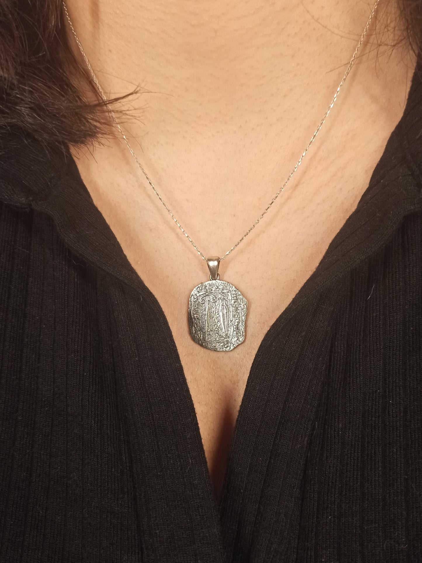 Antik Yazıt Gümüş Madalyon Kolye