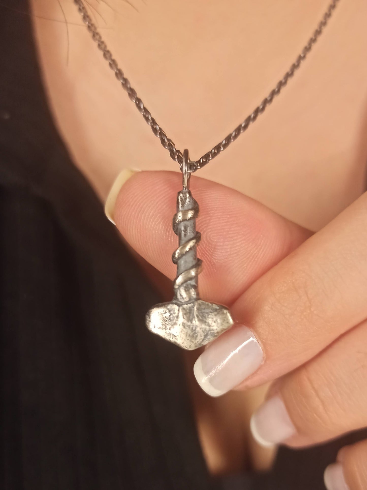 Gümüş Thor'un Çekici Mjolnir Kolye