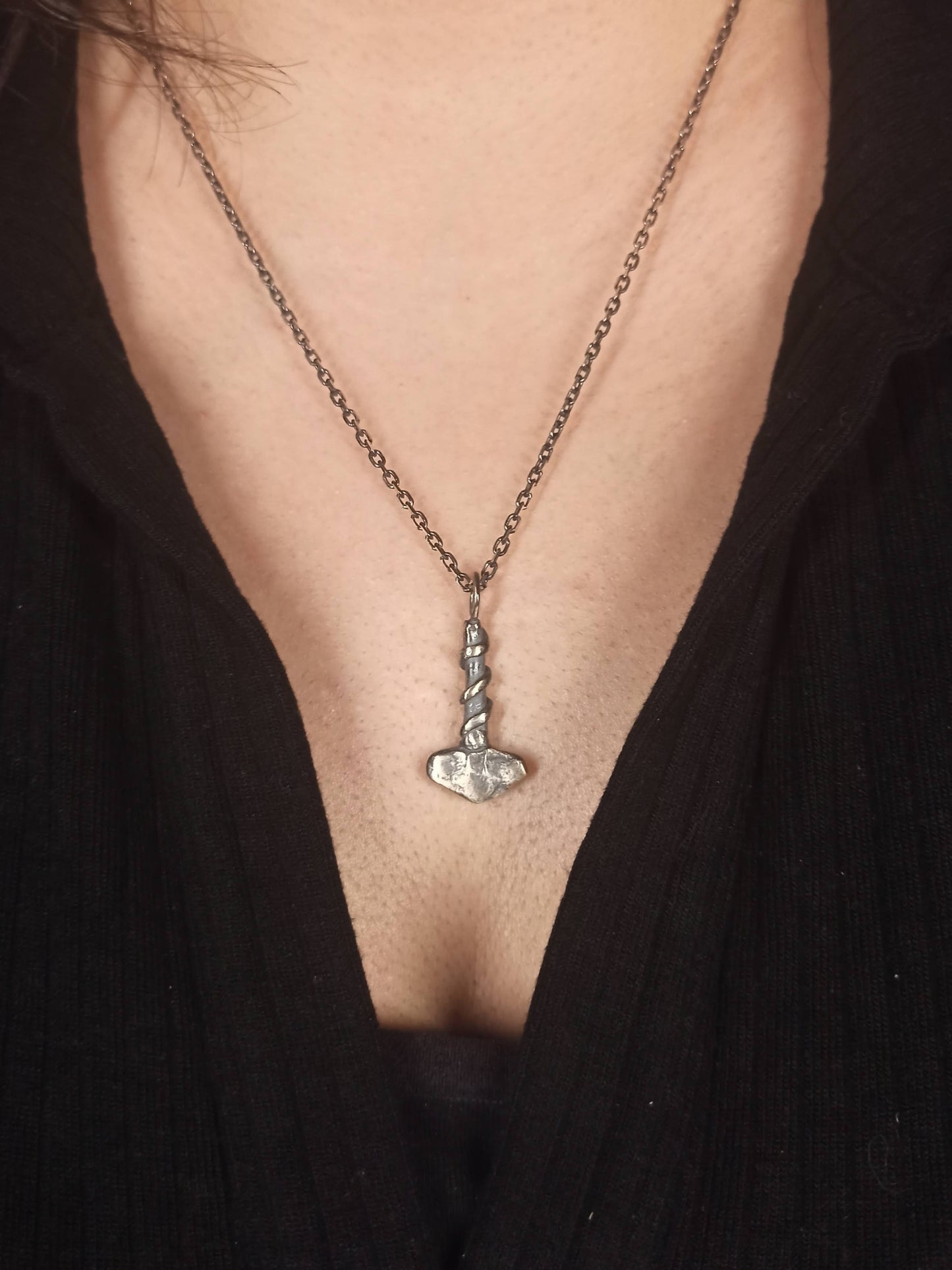 Gümüş Thor'un Çekici Mjolnir Kolye