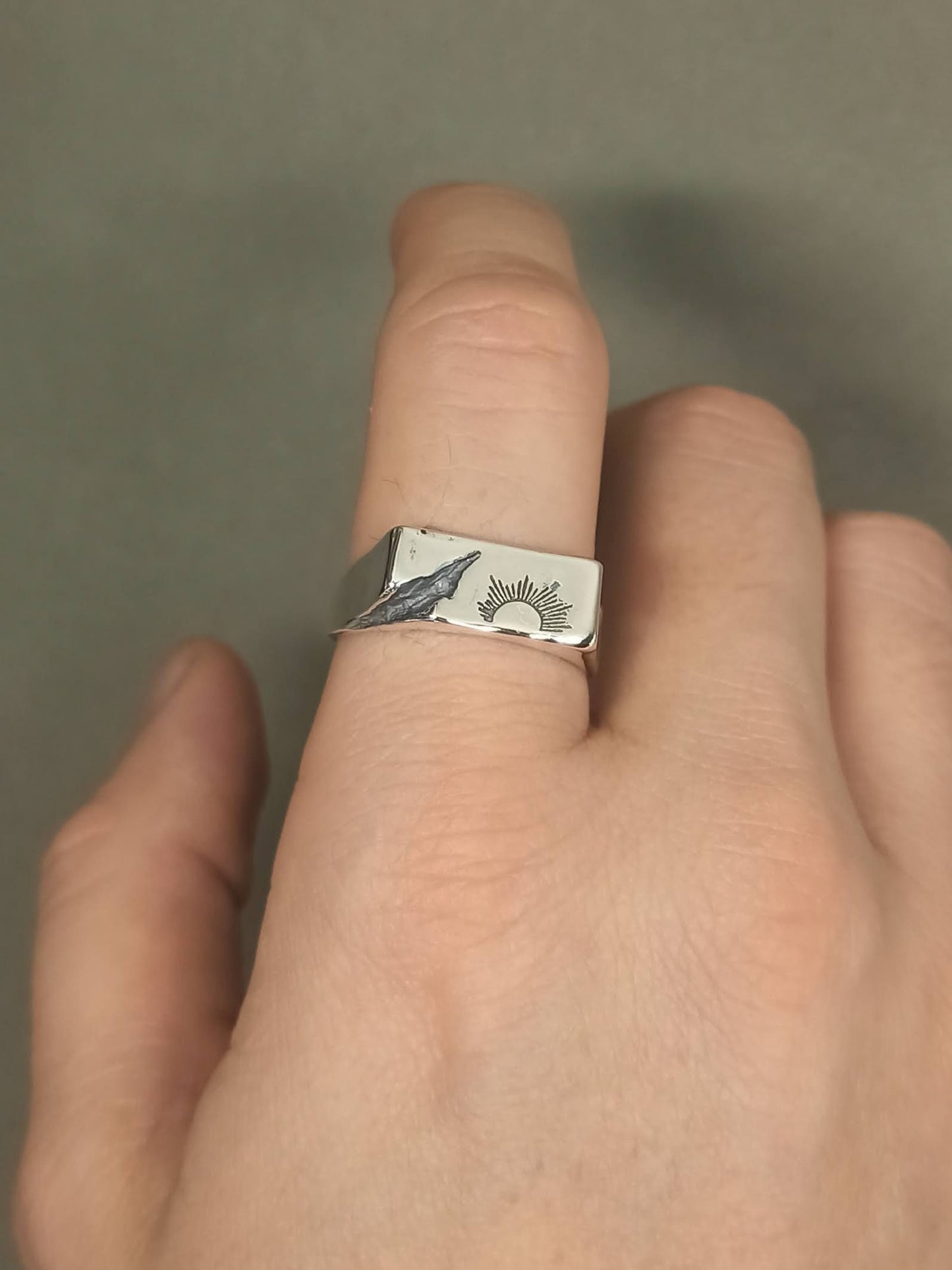 Güneş Motifli Gümüş Erkek Yüzük