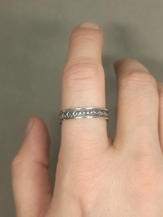 Geometrik Desenli Gümüş Erkek Yüzük