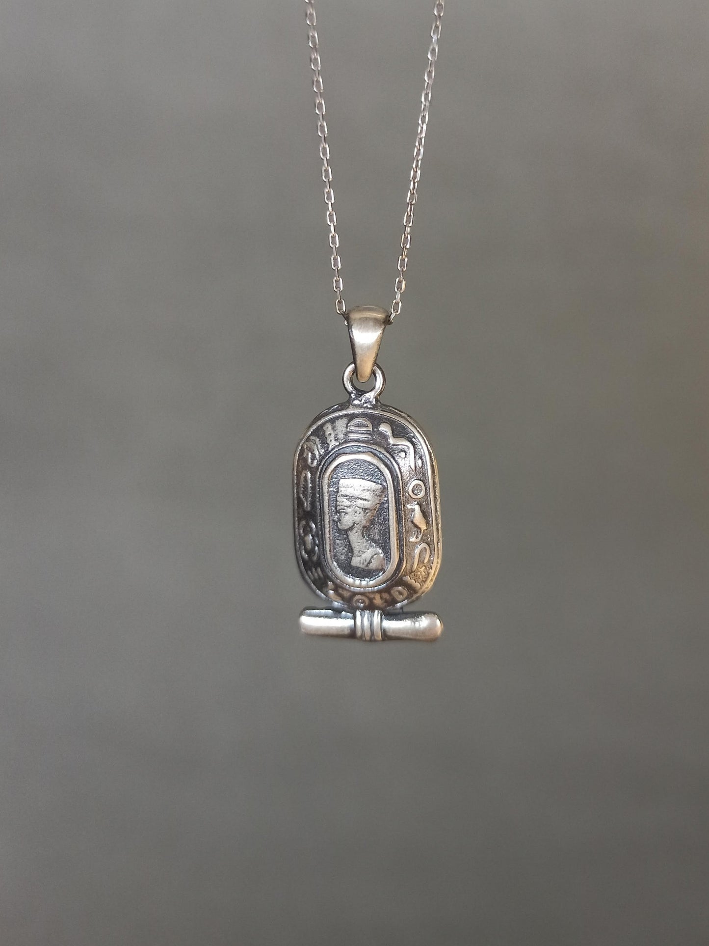 Antik Mısır Kraliçesi Nefertiti Kolye