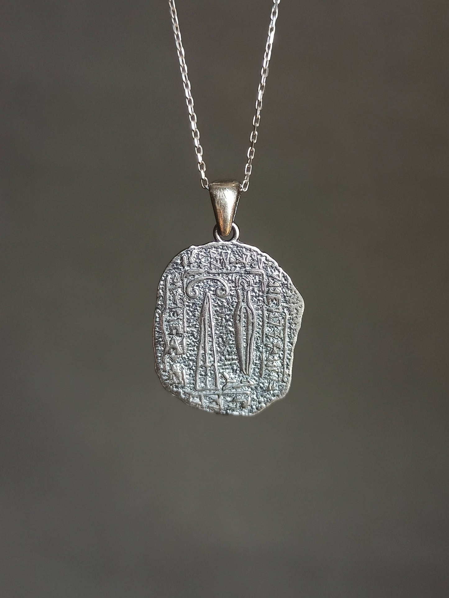 Antik Yazıt Gümüş Madalyon Kolye