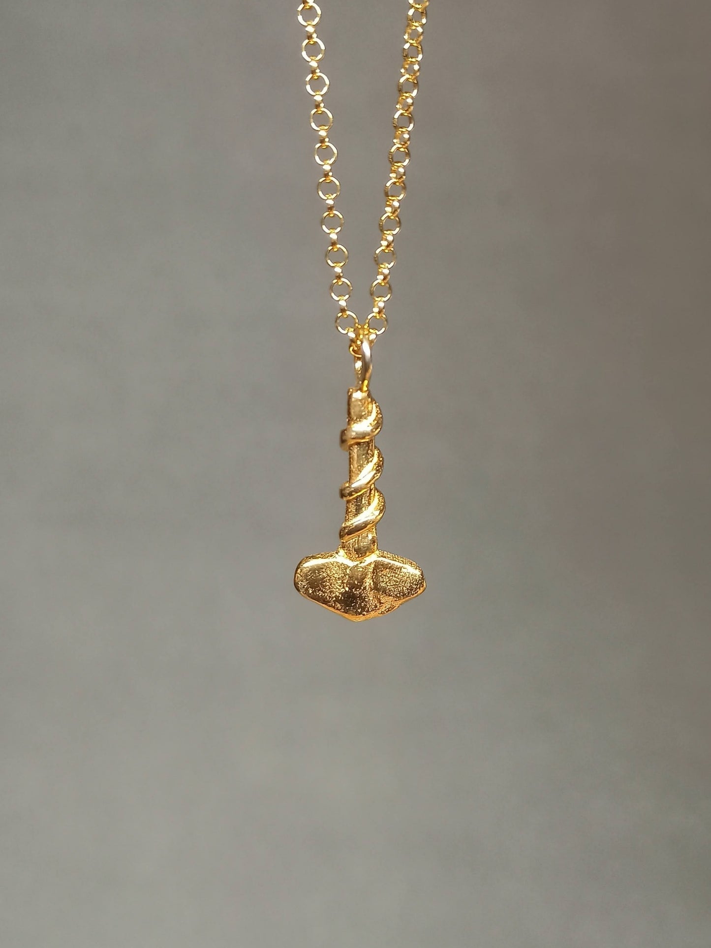 Gümüş Thor'un Çekici Mjolnir Kolye