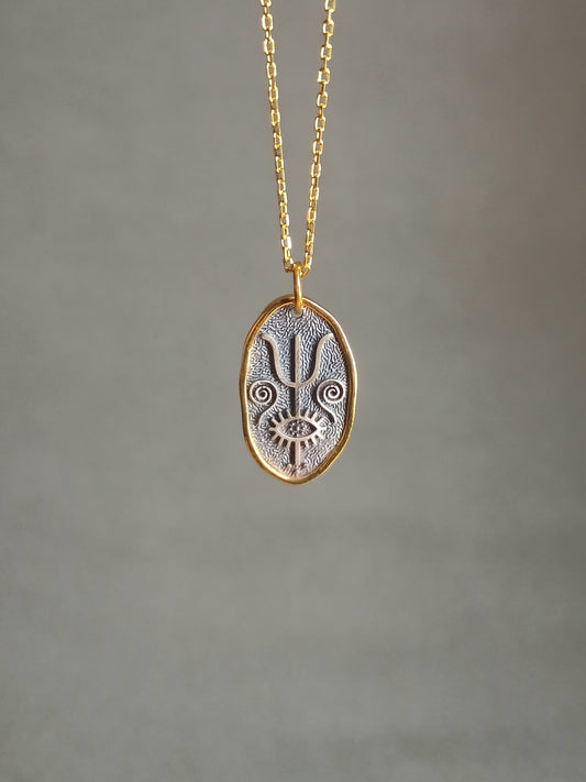 Gümüş Trident ve Kirpikli Göz Kolye