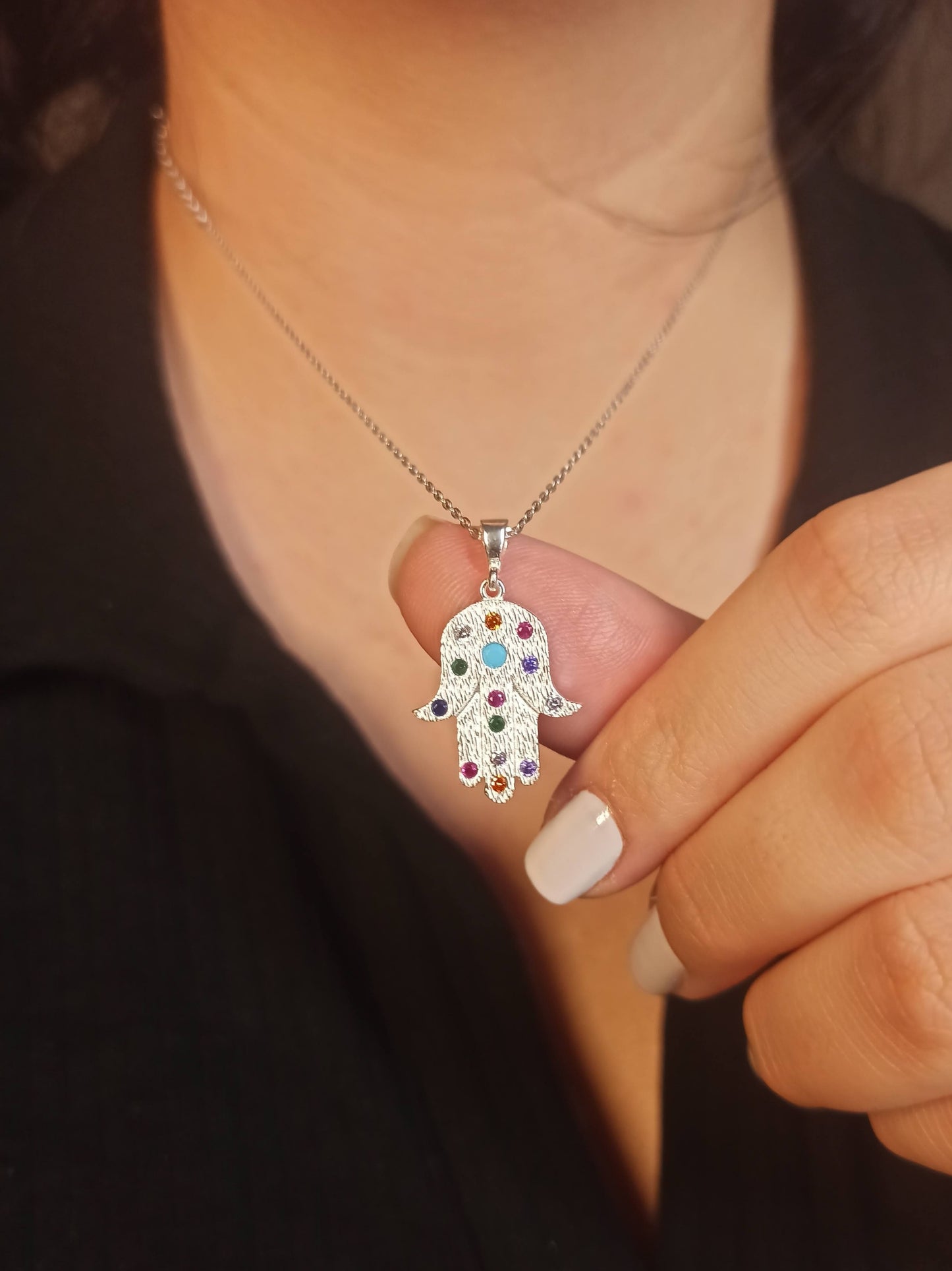 Gümüş Taşlı Fatma’nın Eli Kolyesi, Koruma ve Şans Sembolü