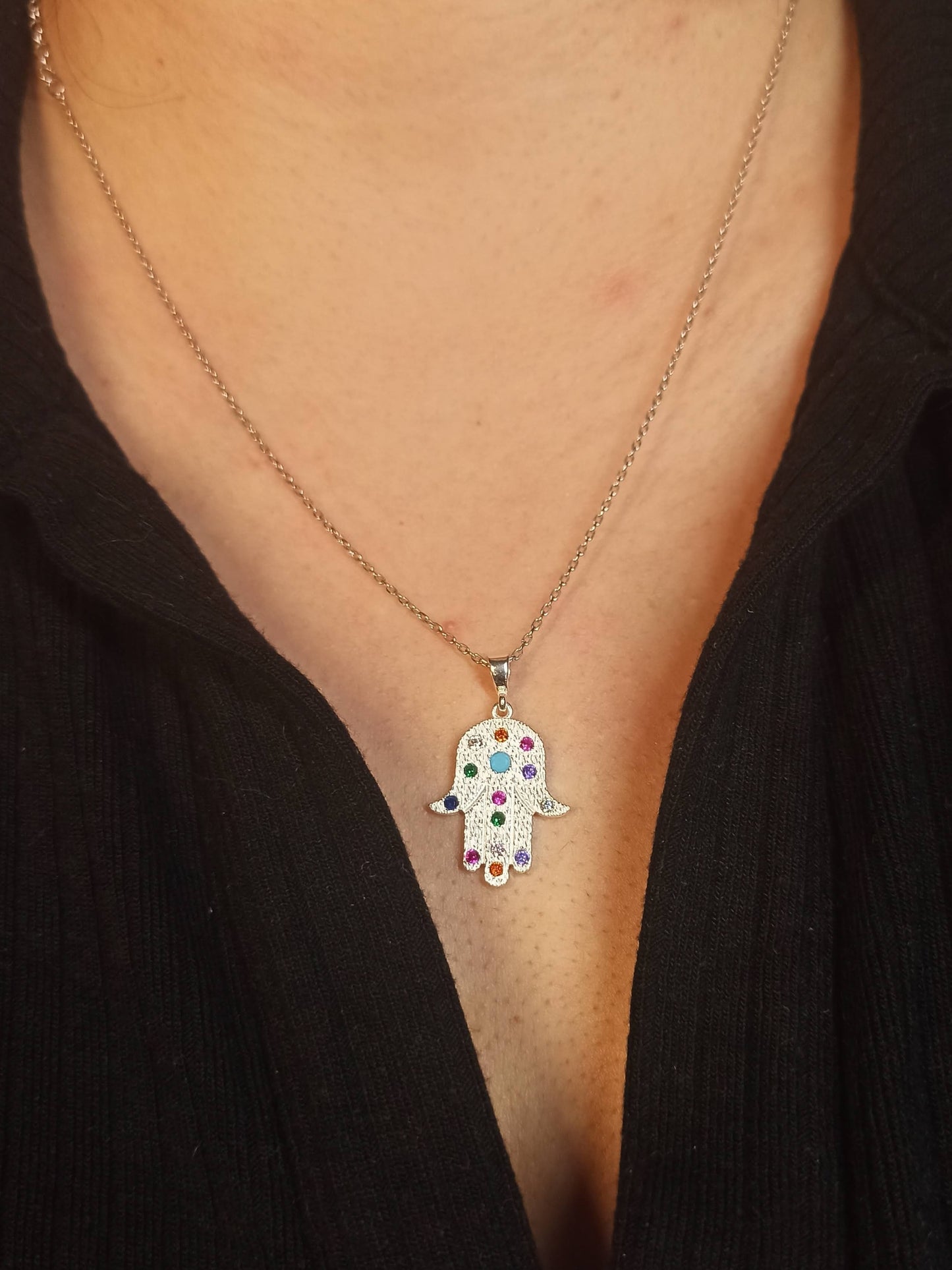 Gümüş Taşlı Fatma’nın Eli Kolyesi, Koruma ve Şans Sembolü