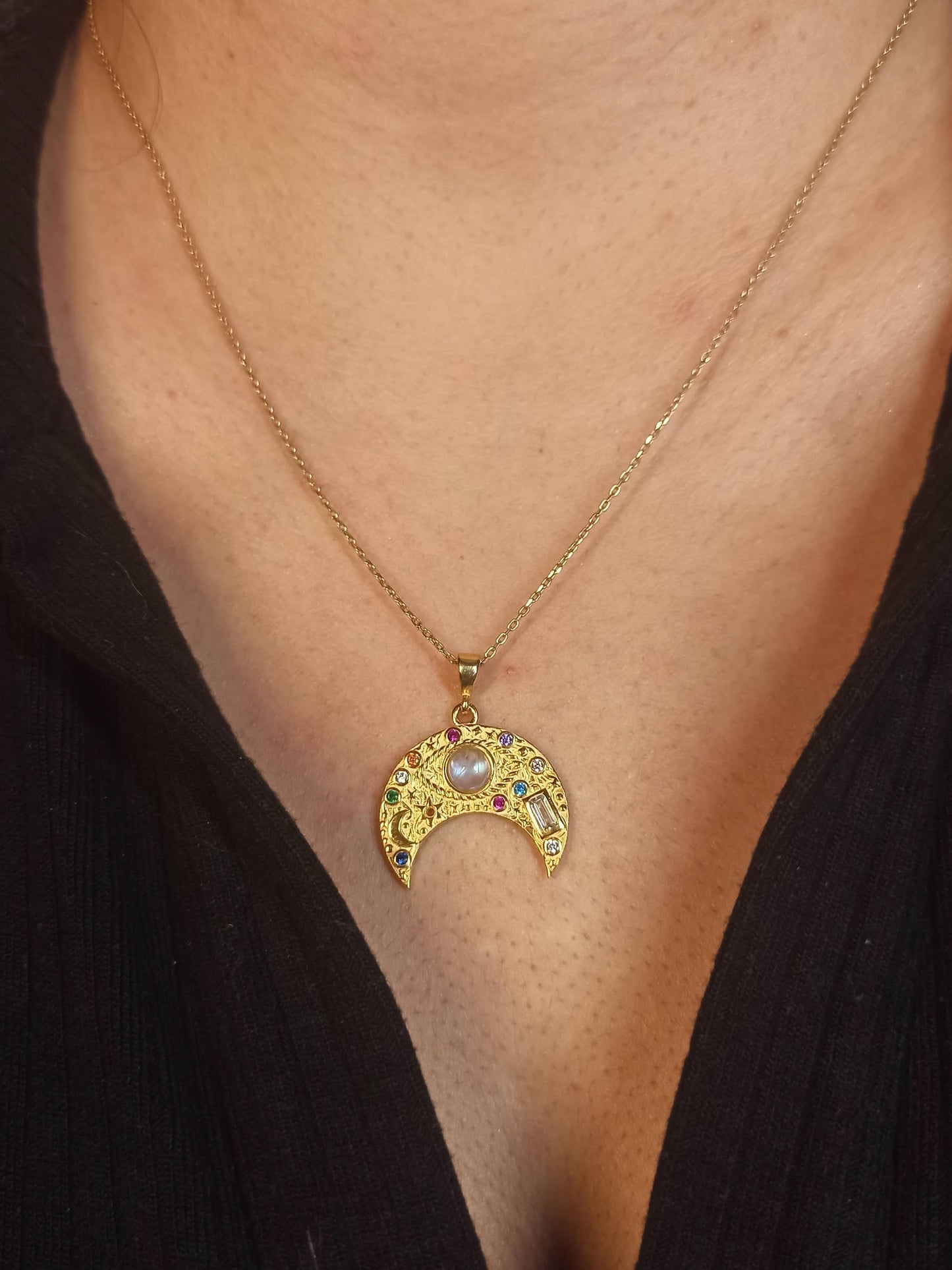 Ay ve Chakra Taşlı Gümüş Hilal Kolye