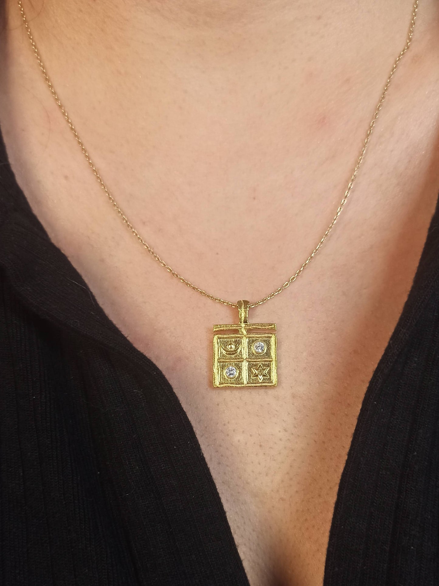 Ay ve Yıldız Sembollü Turkuaz Taşlı Gümüş Kolye