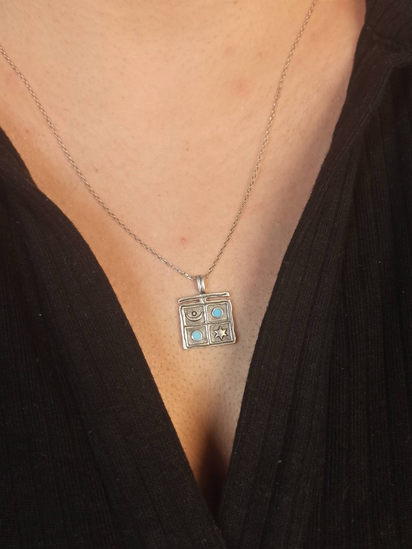 Ay ve Yıldız Sembollü Turkuaz Taşlı Gümüş Kolye