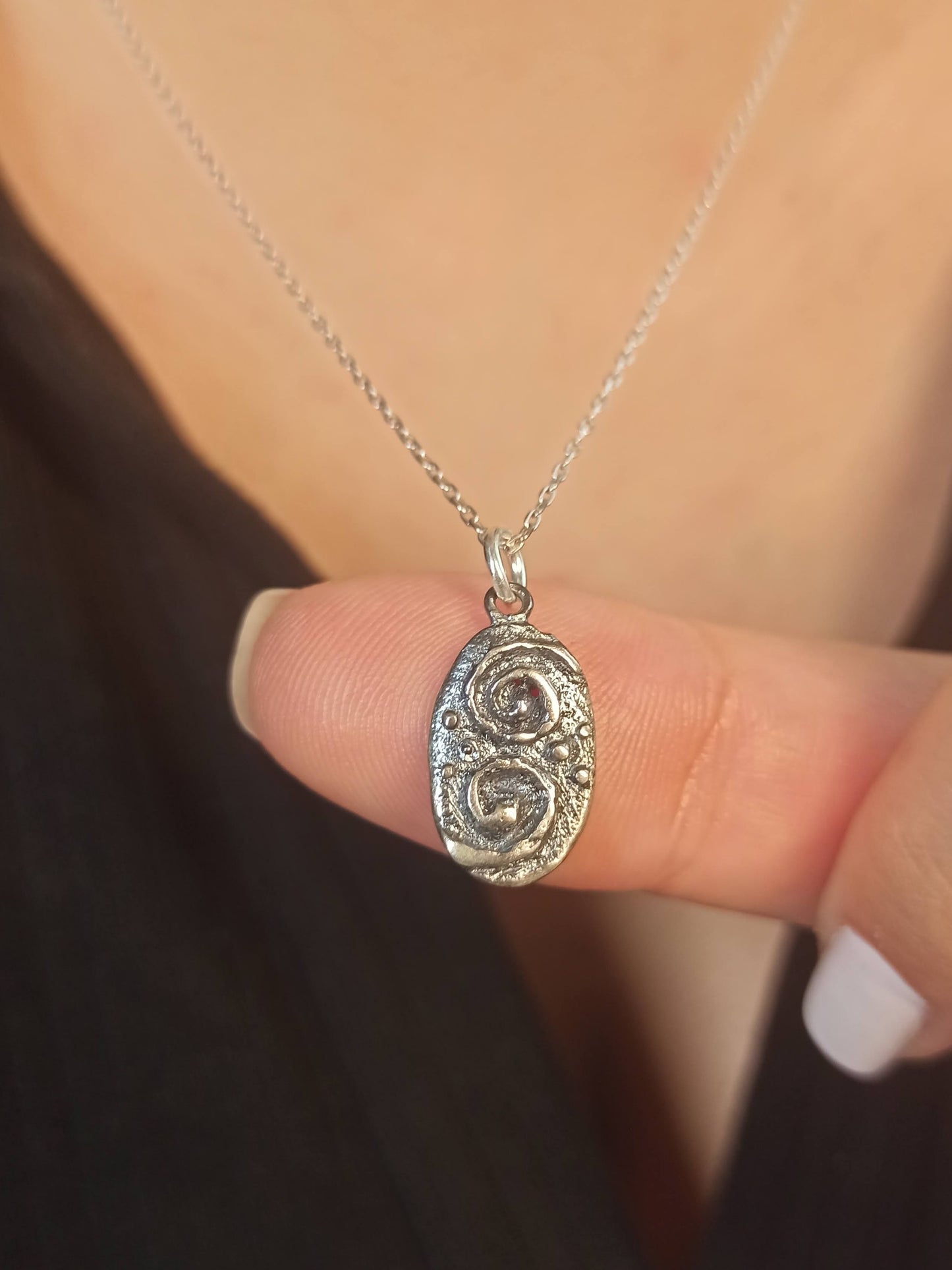 Antik Spiral Sembollü Gümüş Kolye