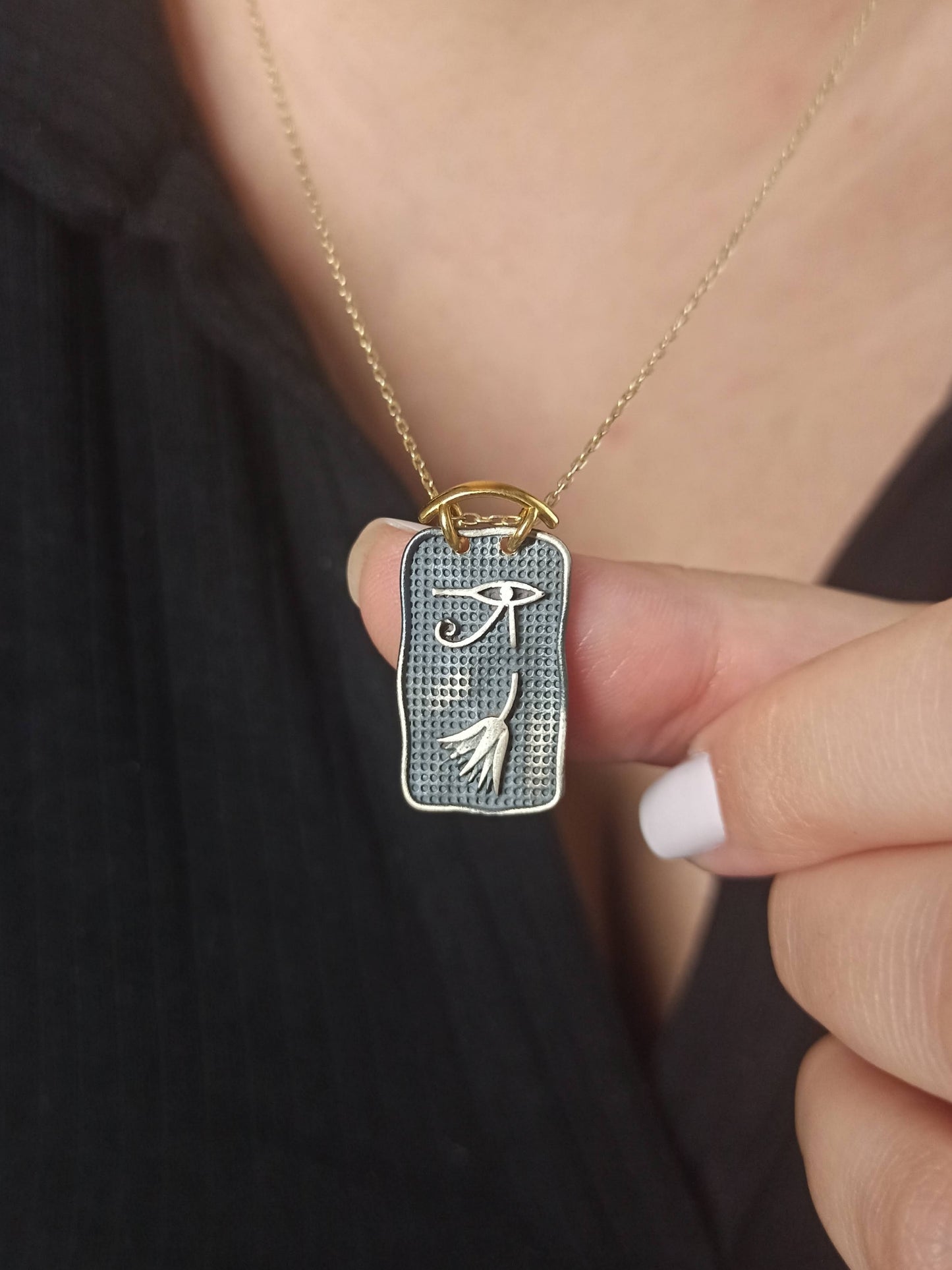 Antik Mısır Göz ve Lotus Madalyon Kolye