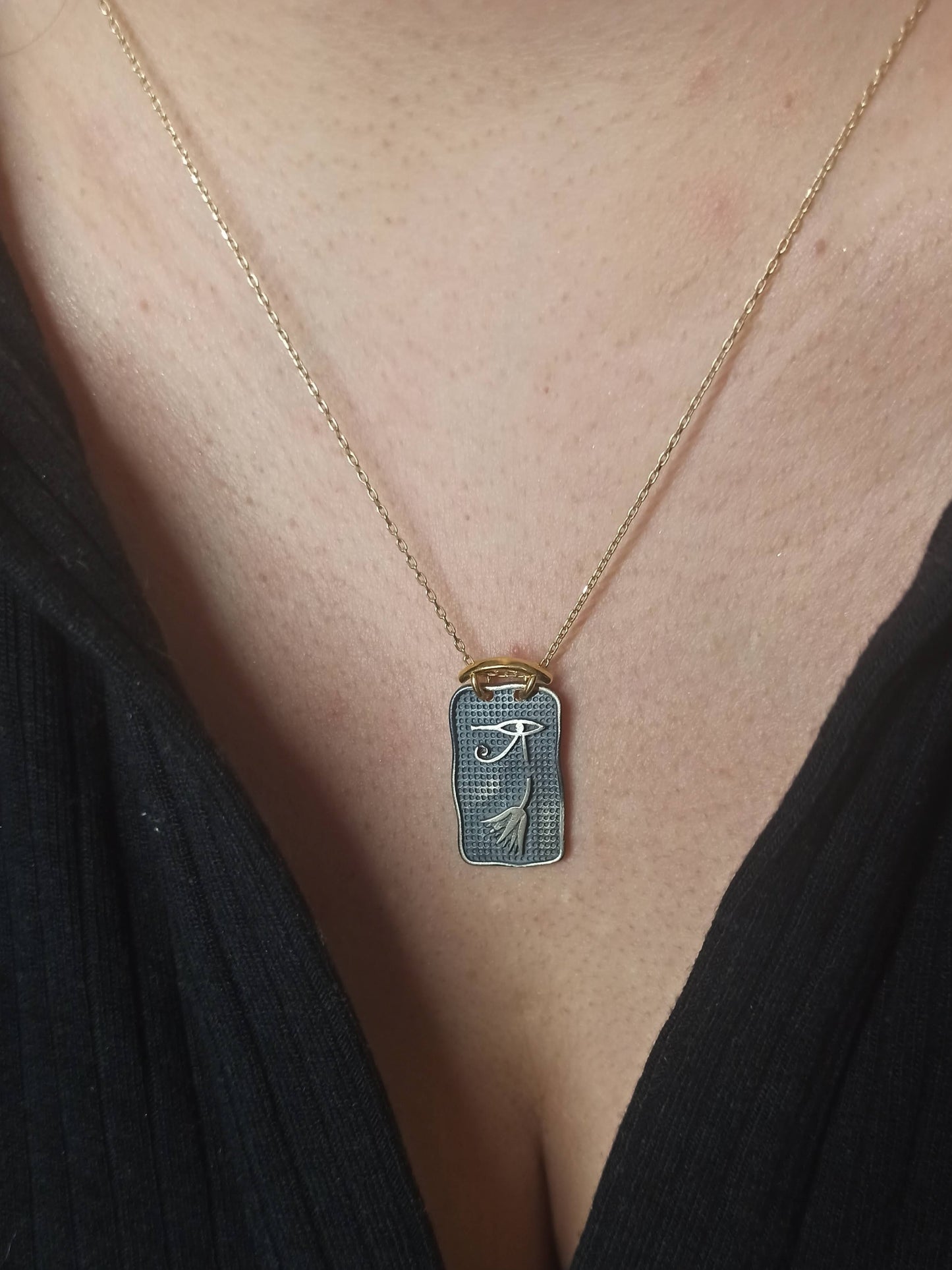 Antik Mısır Göz ve Lotus Madalyon Kolye