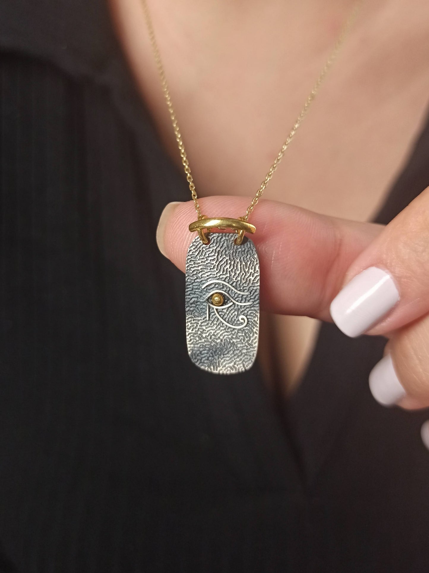 Horus’un Gözü Madalyon Kolye, Vintage Oksitli Gümüş Takı