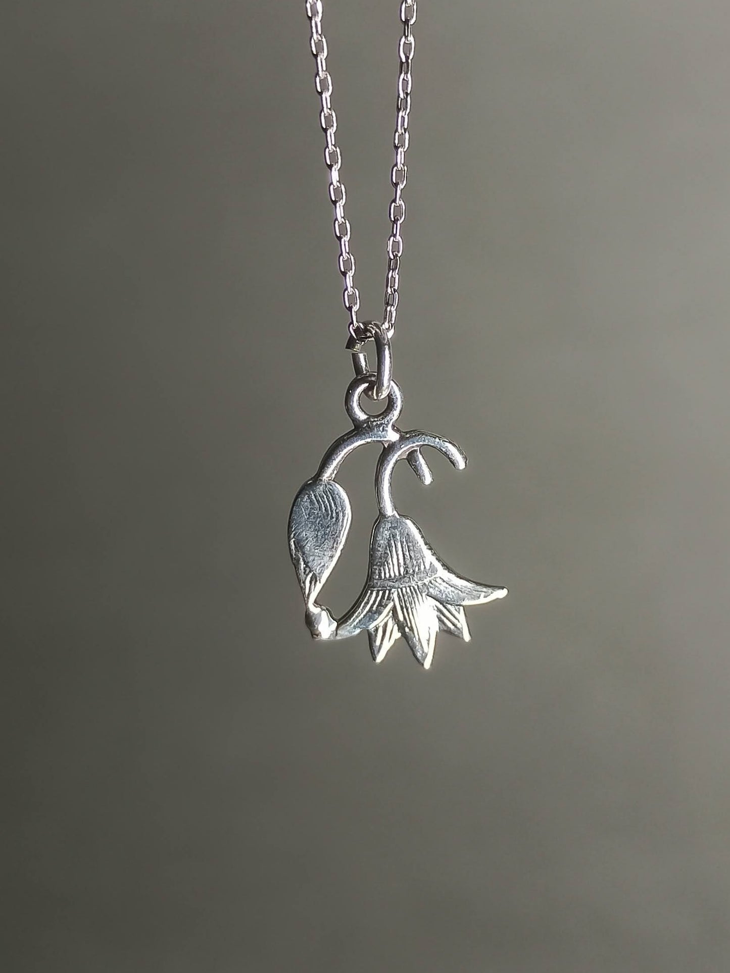 Gümüş Antik Mısır Ters Lale Kolye