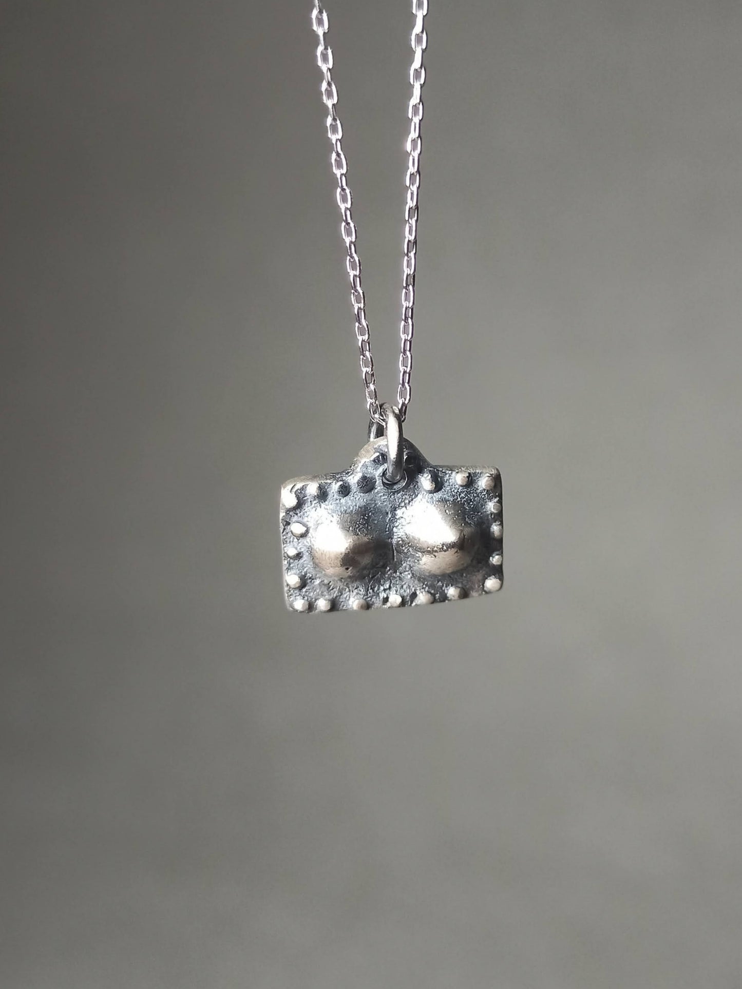 Antik Mezopotamya Meme Motifli Kolye