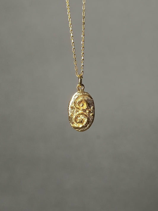 Antik Spiral Sembollü Gümüş Kolye