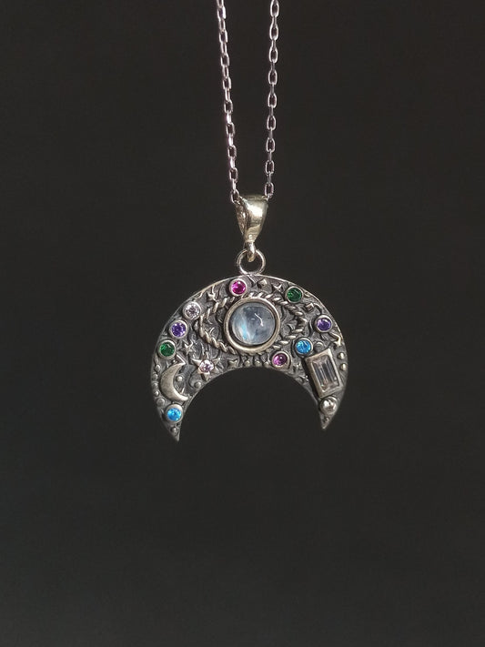 Ay ve Chakra Taşlı Gümüş Hilal Kolye