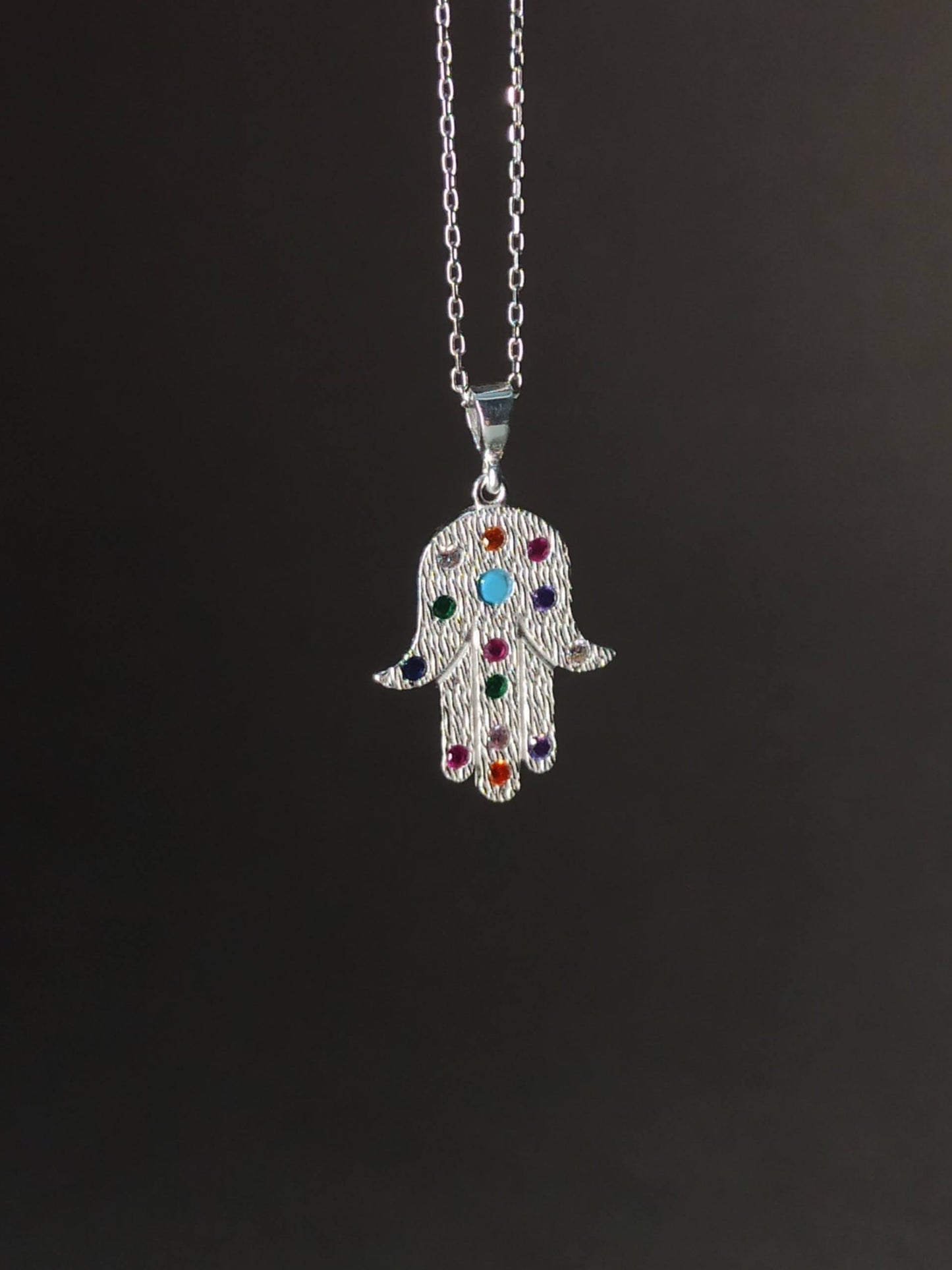 Gümüş Taşlı Fatma’nın Eli Kolyesi, Koruma ve Şans Sembolü