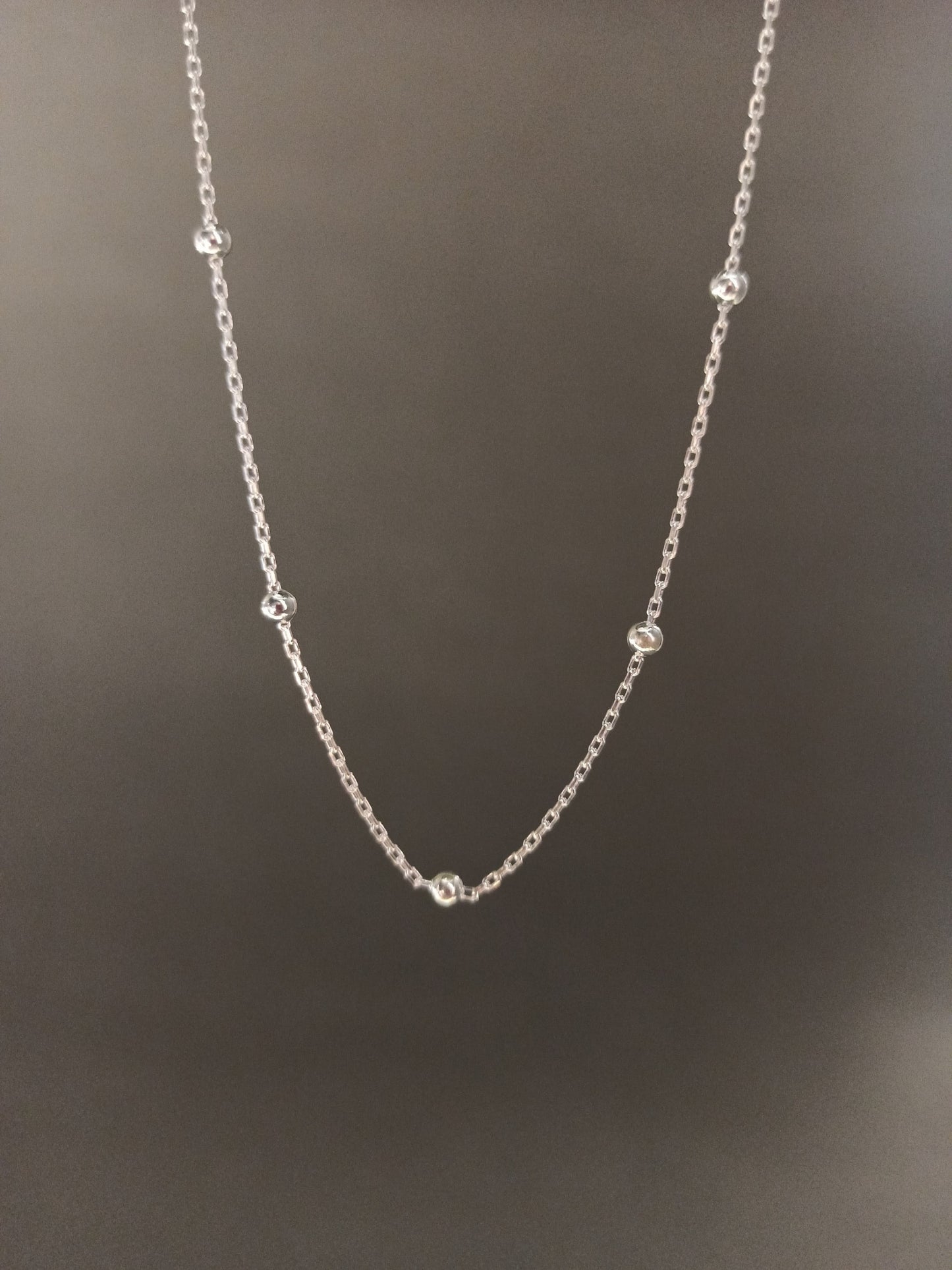 Gümüş Aralıklı Top Zincir Kolye