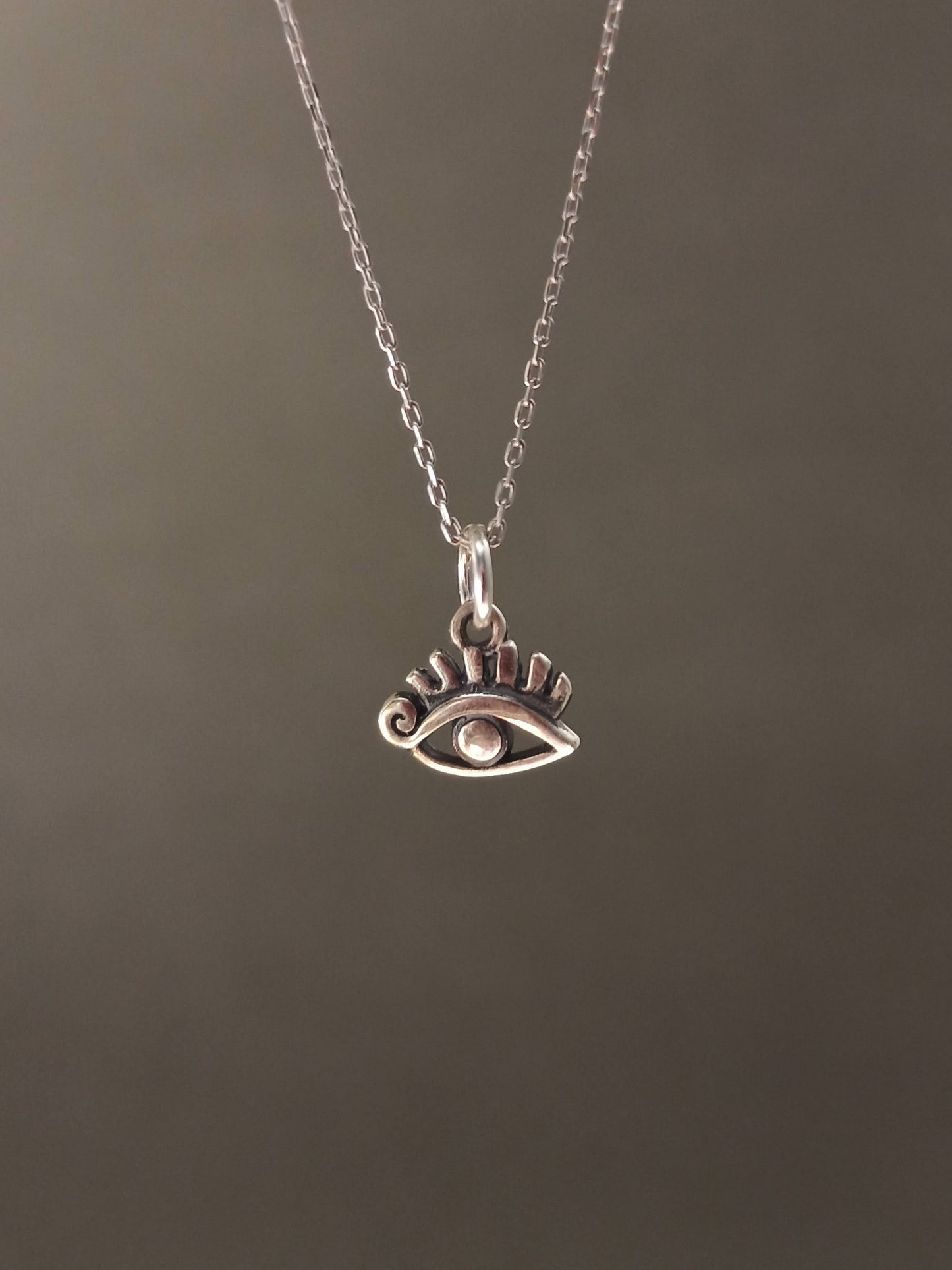 Minimalist Gümüş Kirpikli Göz Kolye