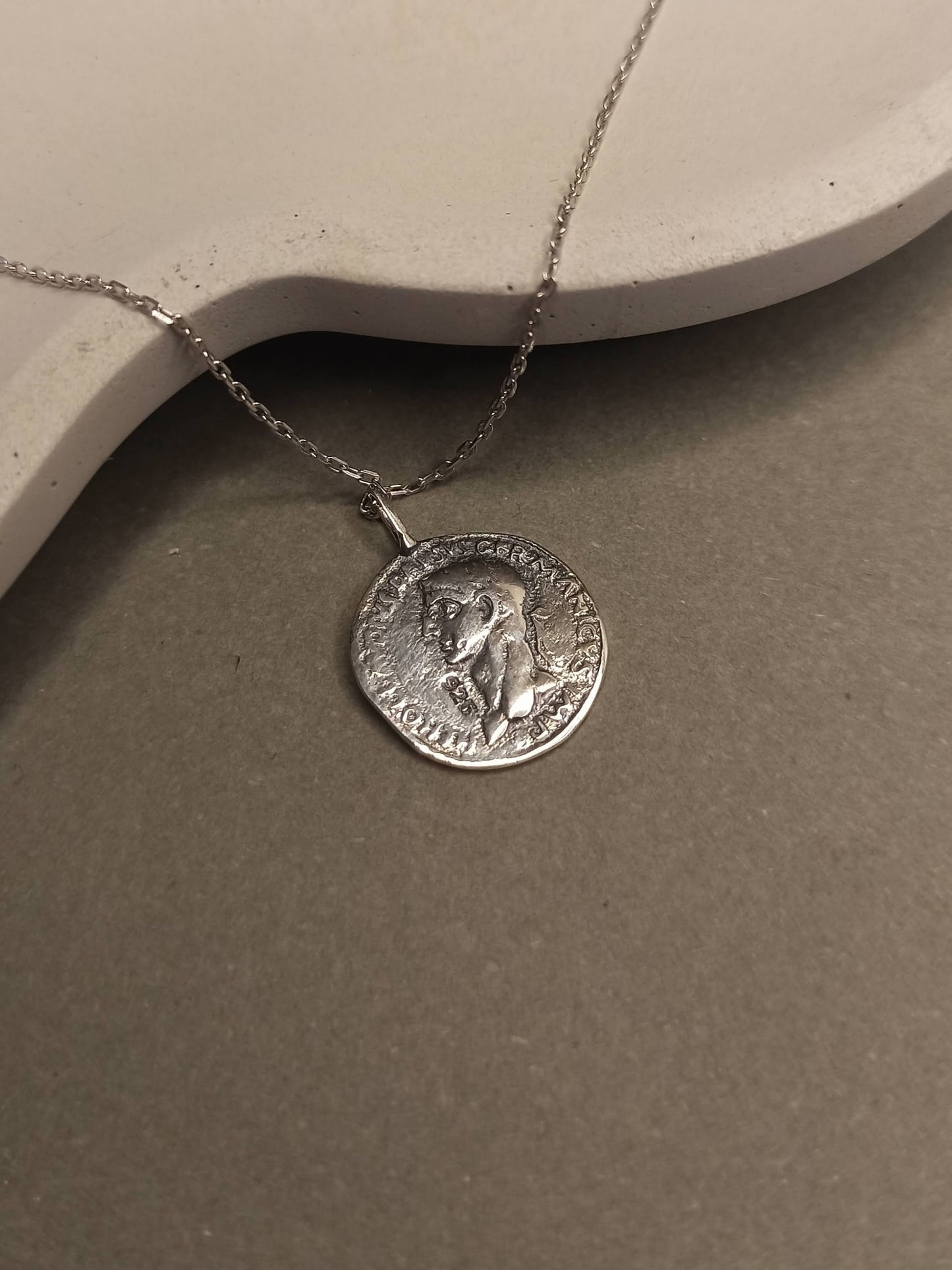 Antik Göz Madalyon Kolye, Çift Taraflı Kullanım