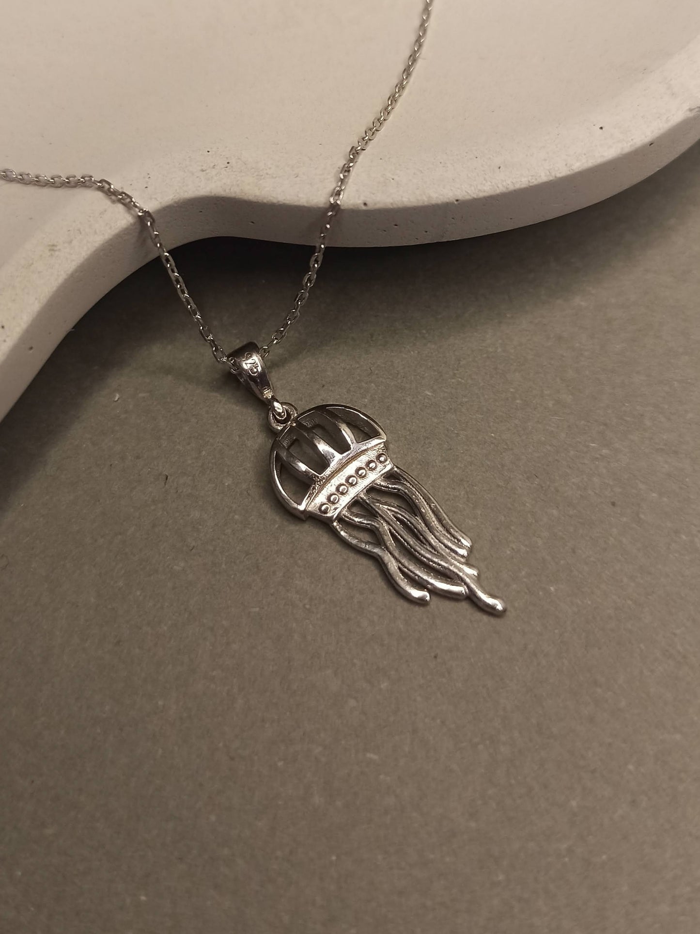 Gümüş Deniz Anası Kolye