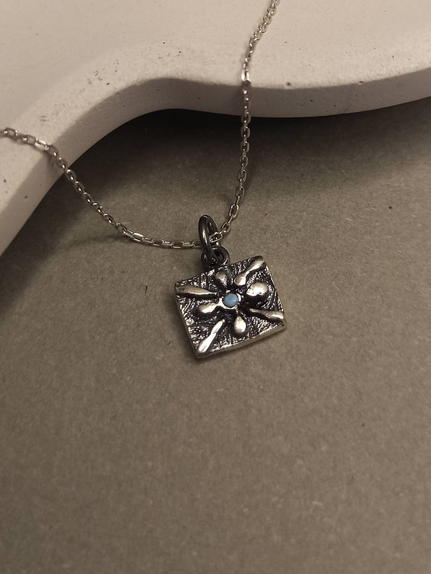 Antik Asuri Güneş Sembolü Kolye, Koruma Tılsımı