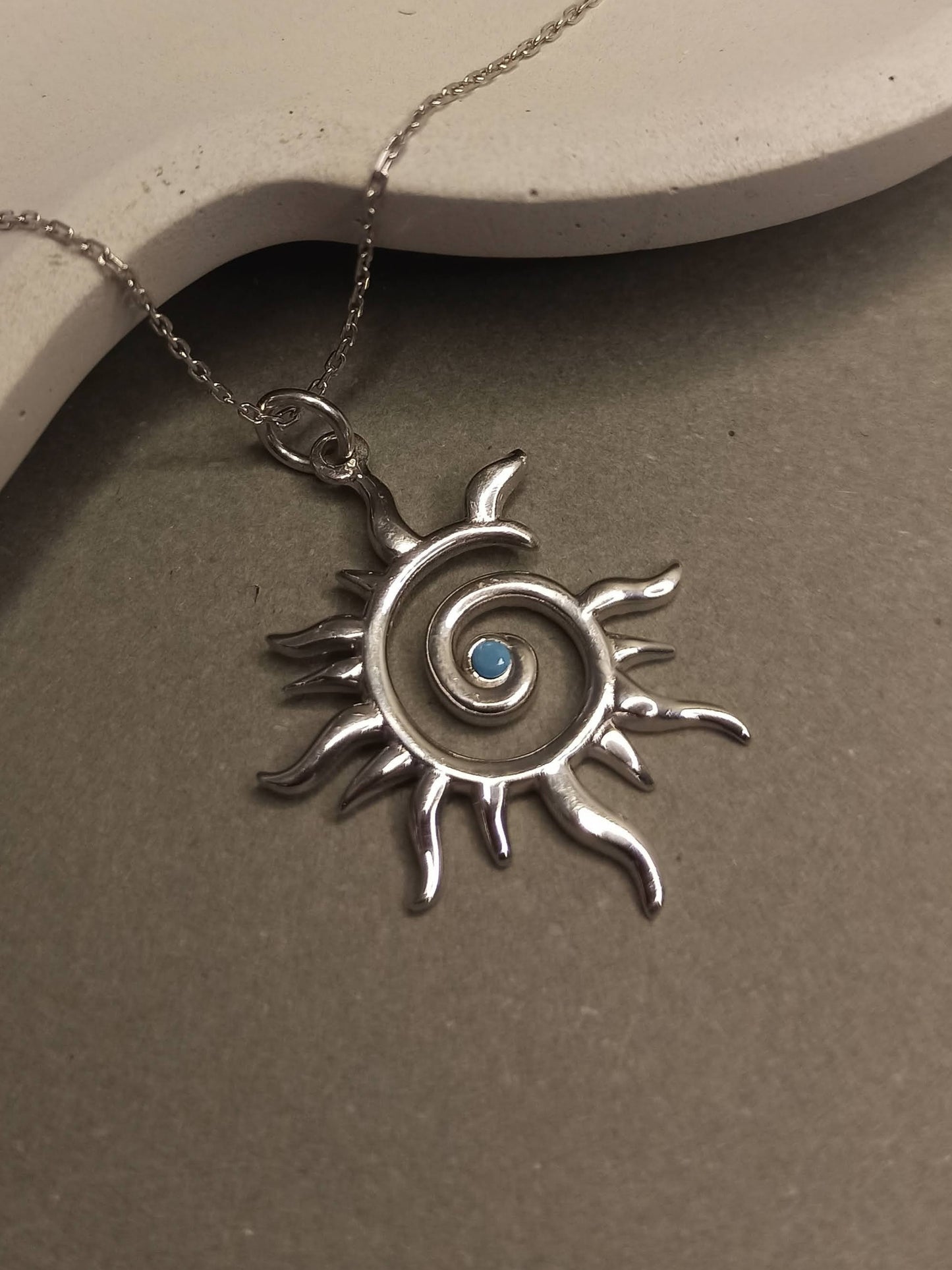 Gümüş Spiral Güneş Kolye