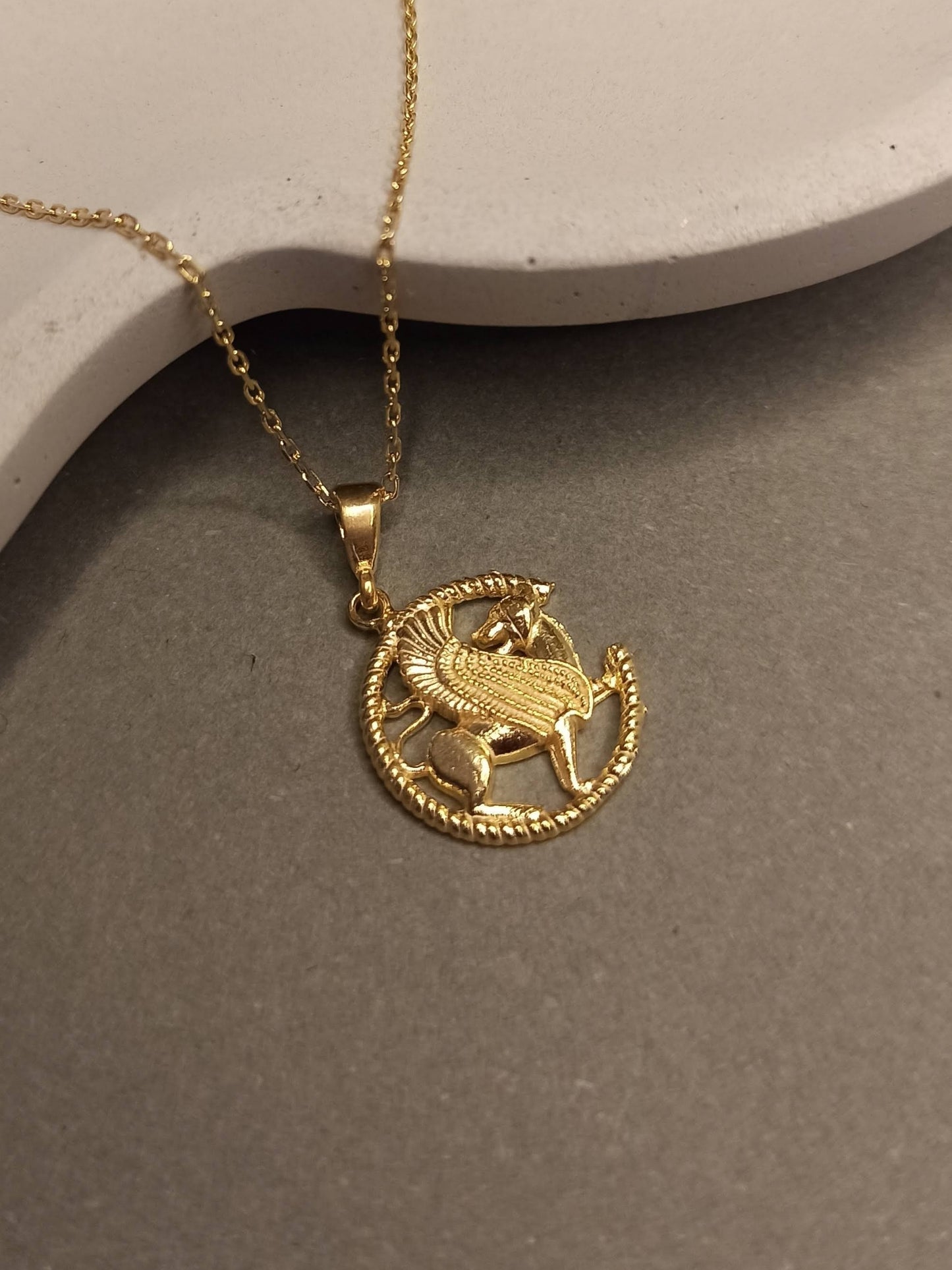 Kanatlı Aslan Sembollü Gümüş Kolye