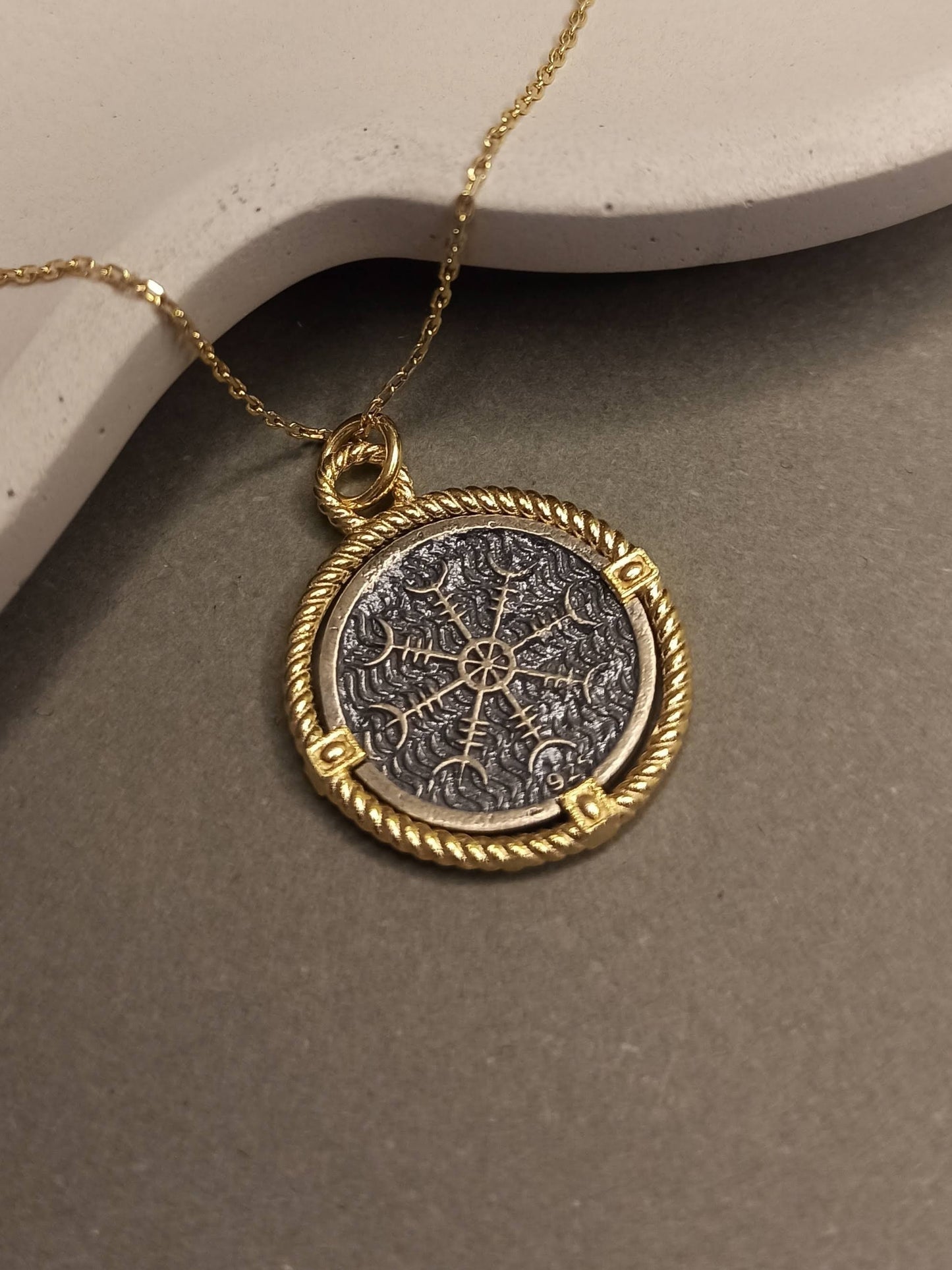 Çift Taraflı Medusa Gümüş Madalyon Kolye