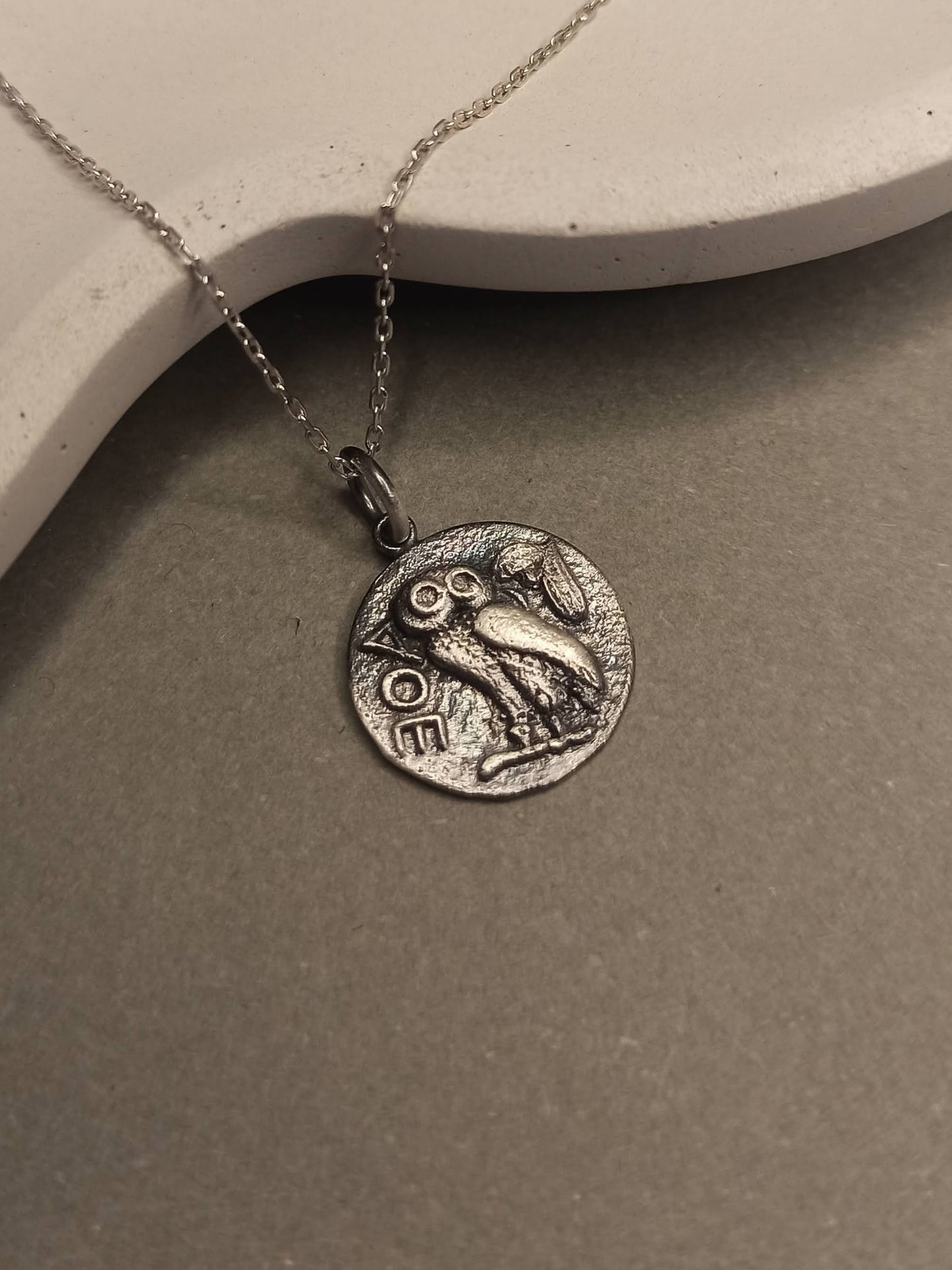 Athena’nın Baykuşu Gümüş Madalyon Kolye