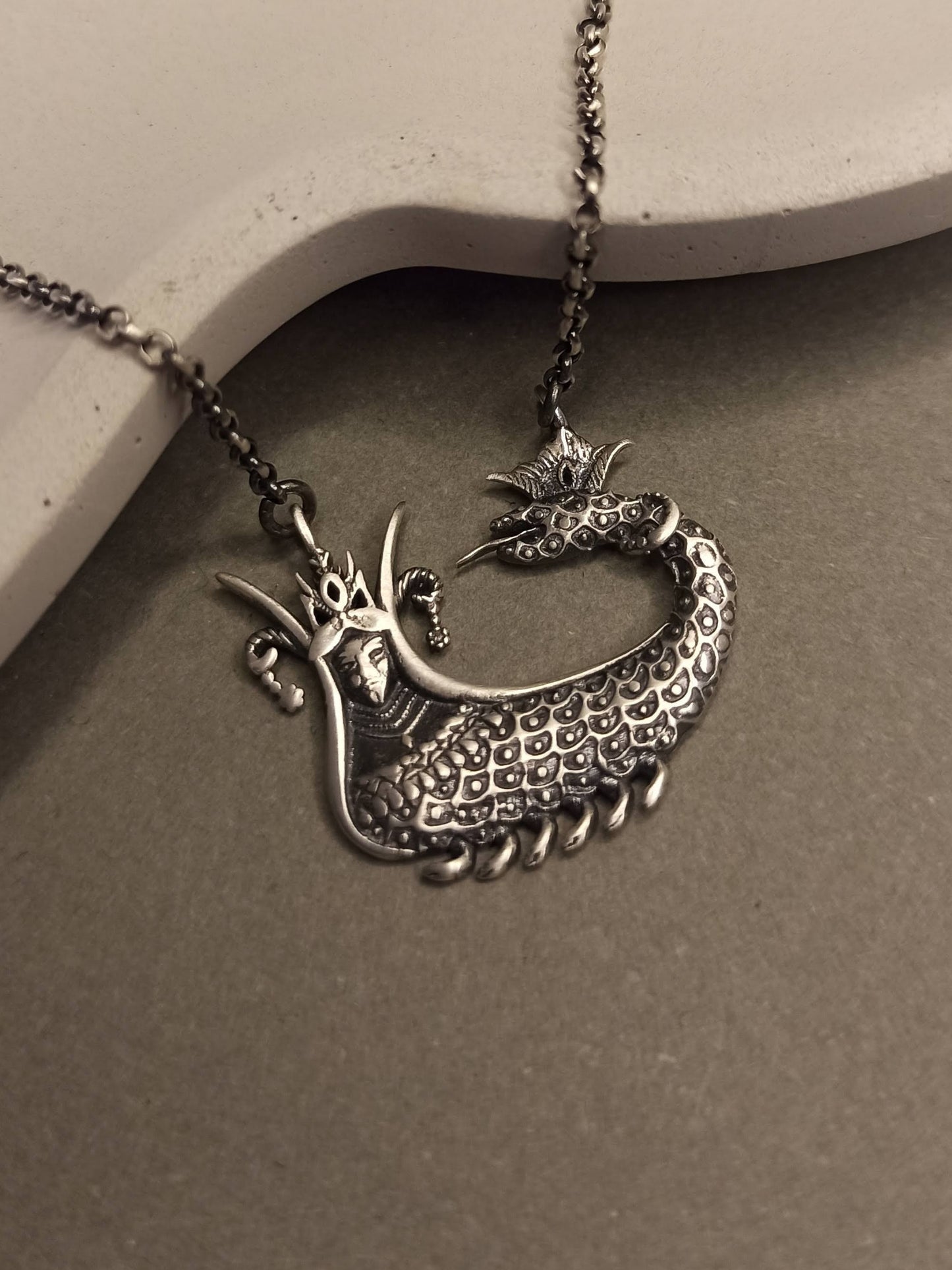 Gümüş Şahmeran Kolye, Mitolojik Tasarım