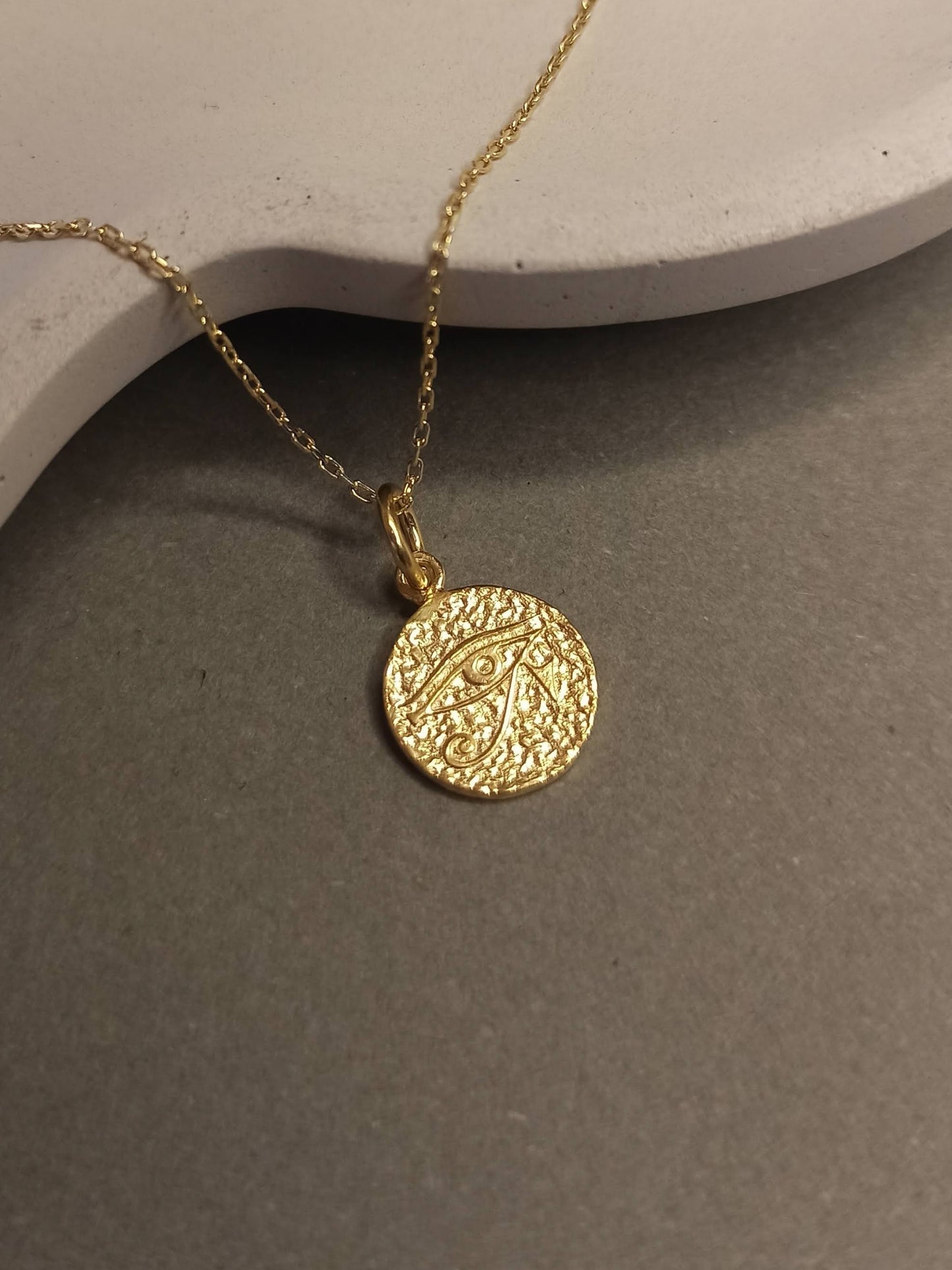 Mini Horus’un Gözü Madalyon Kolye