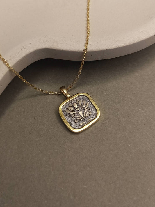 Gümüş Lotus Çiçeği Kolye