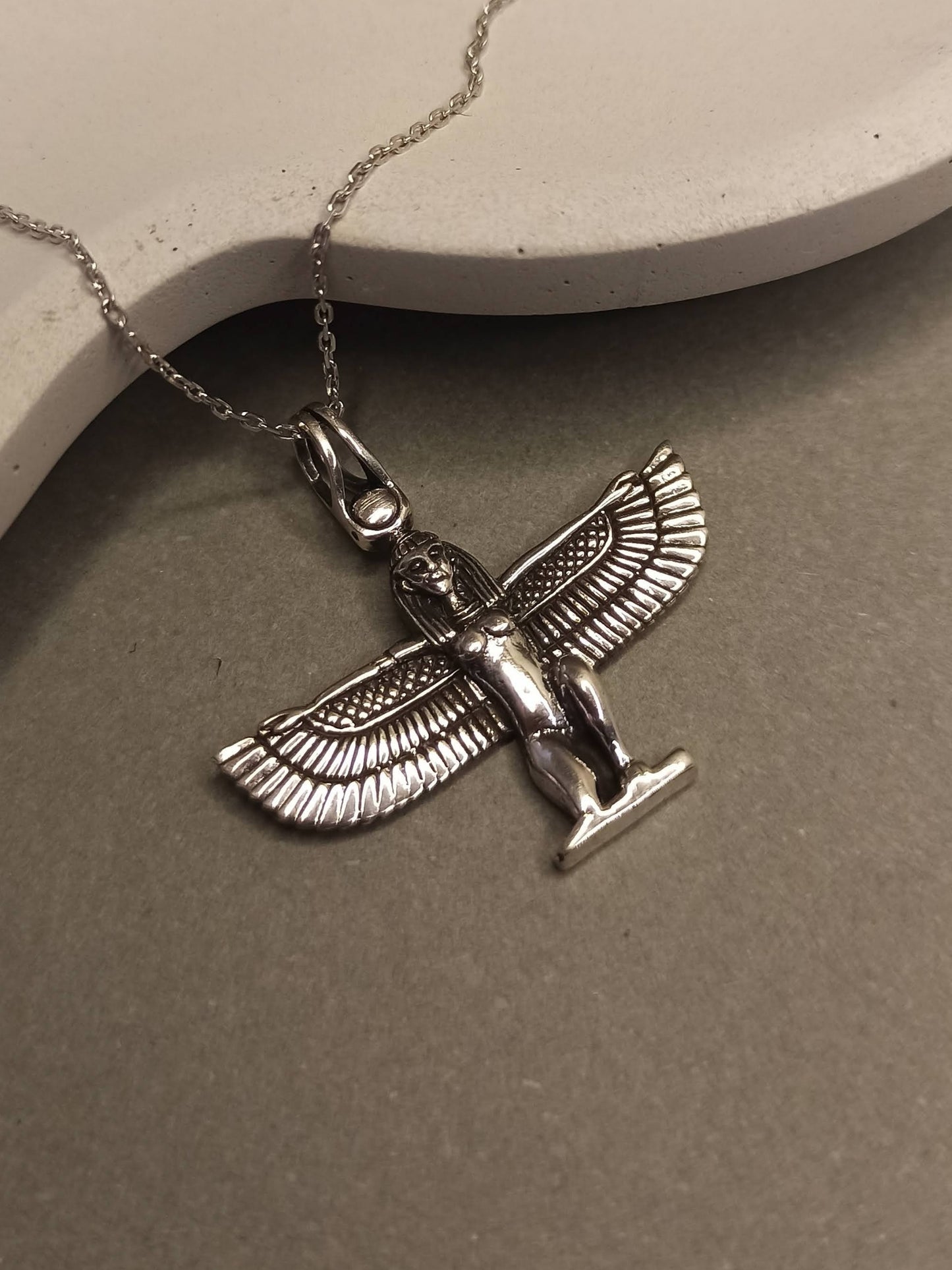 Kanatlı İsis Gümüş Mitolojik Kolye