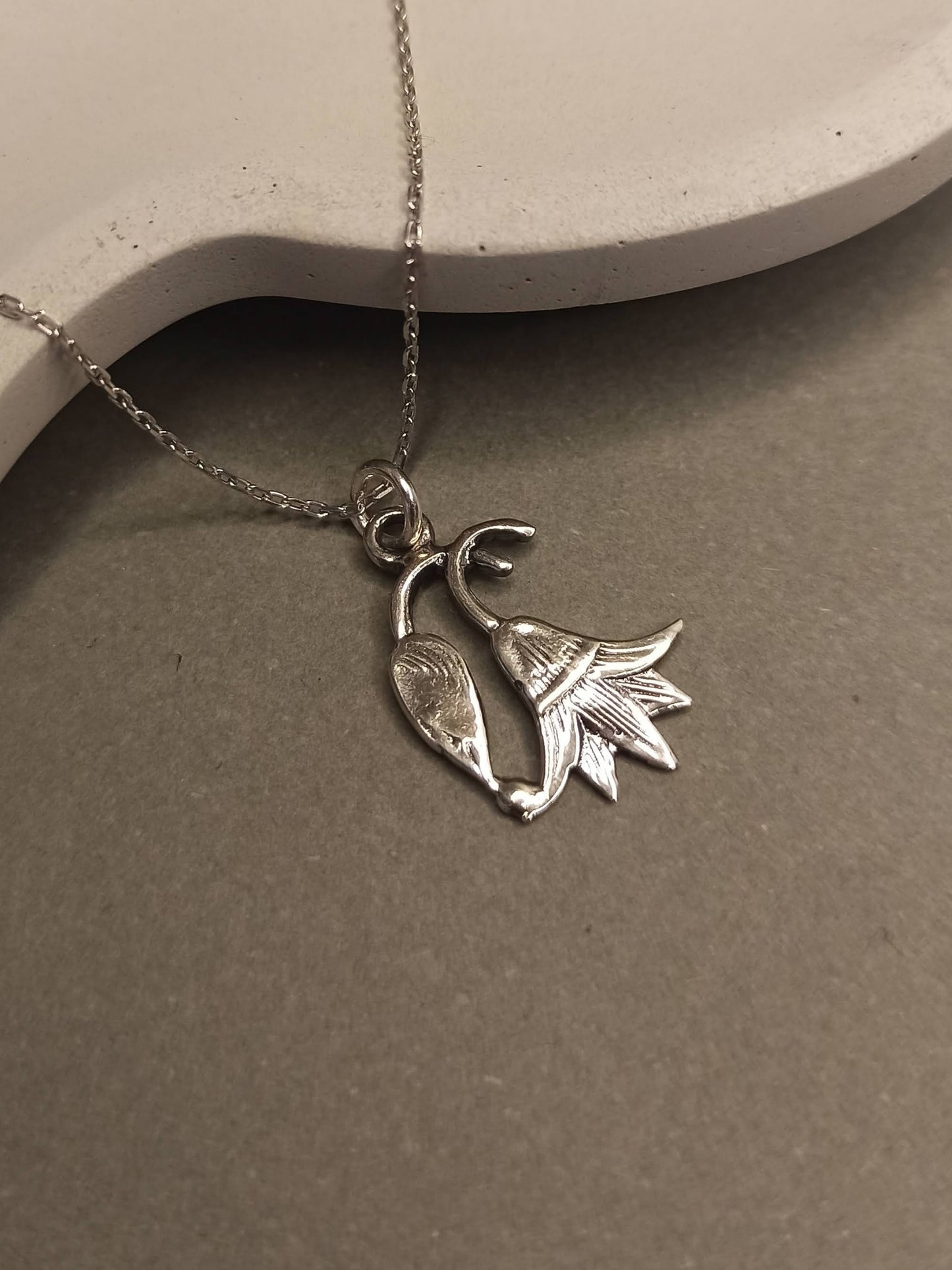 Gümüş Antik Mısır Ters Lale Kolye