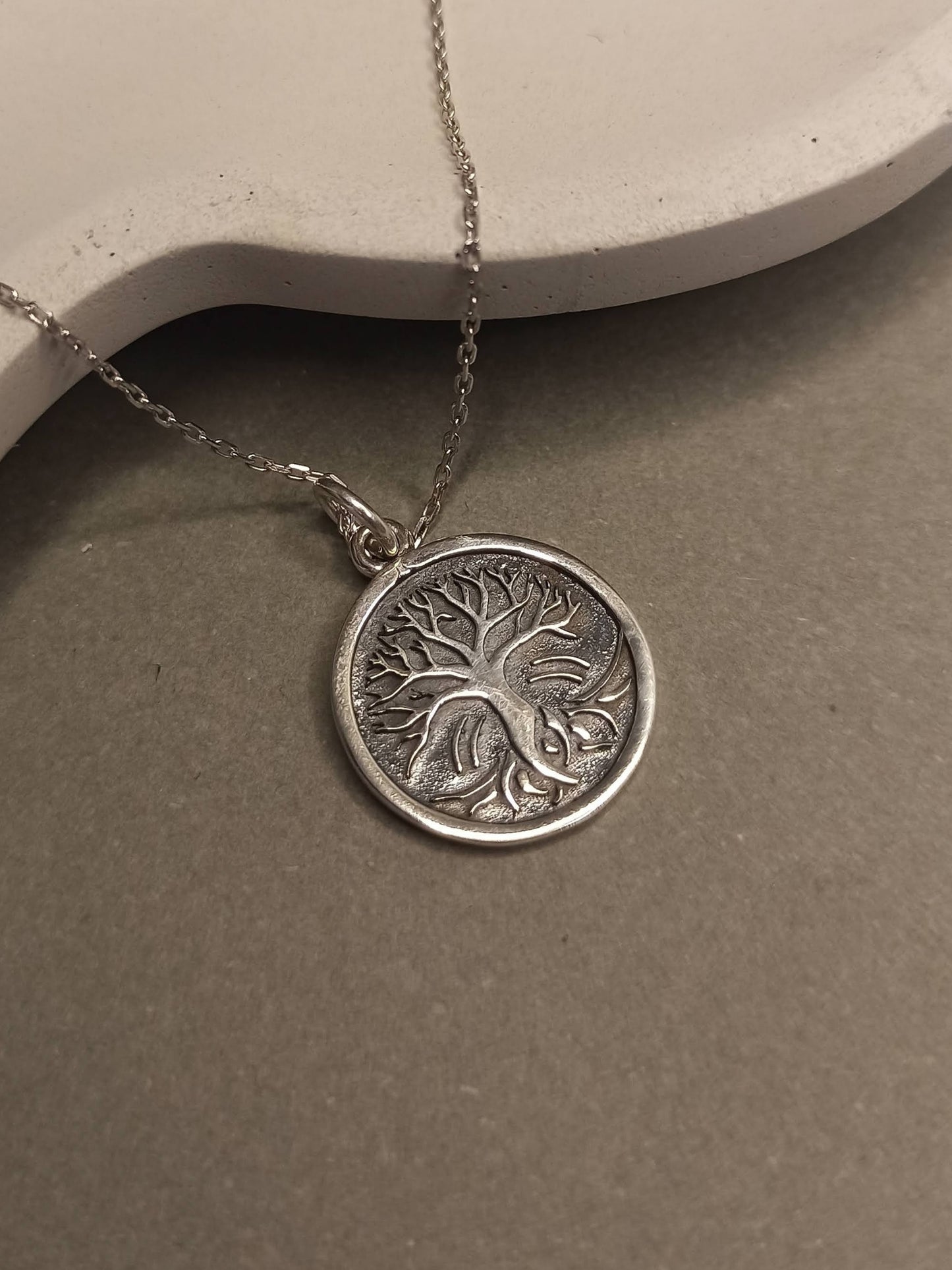 Yaşam Ağacı ve Hayat Sembollü Madalyon Kolye