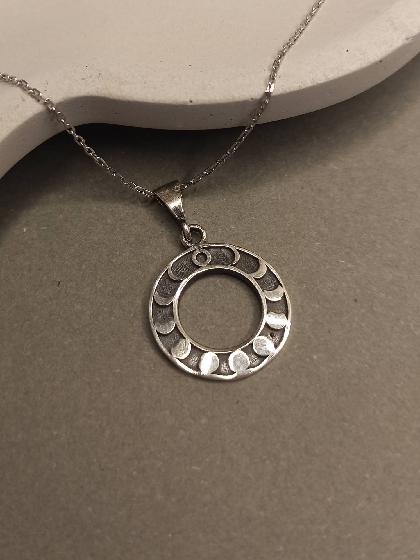 Ay Döngüsü Gümüş Kolye, Ay Fazları