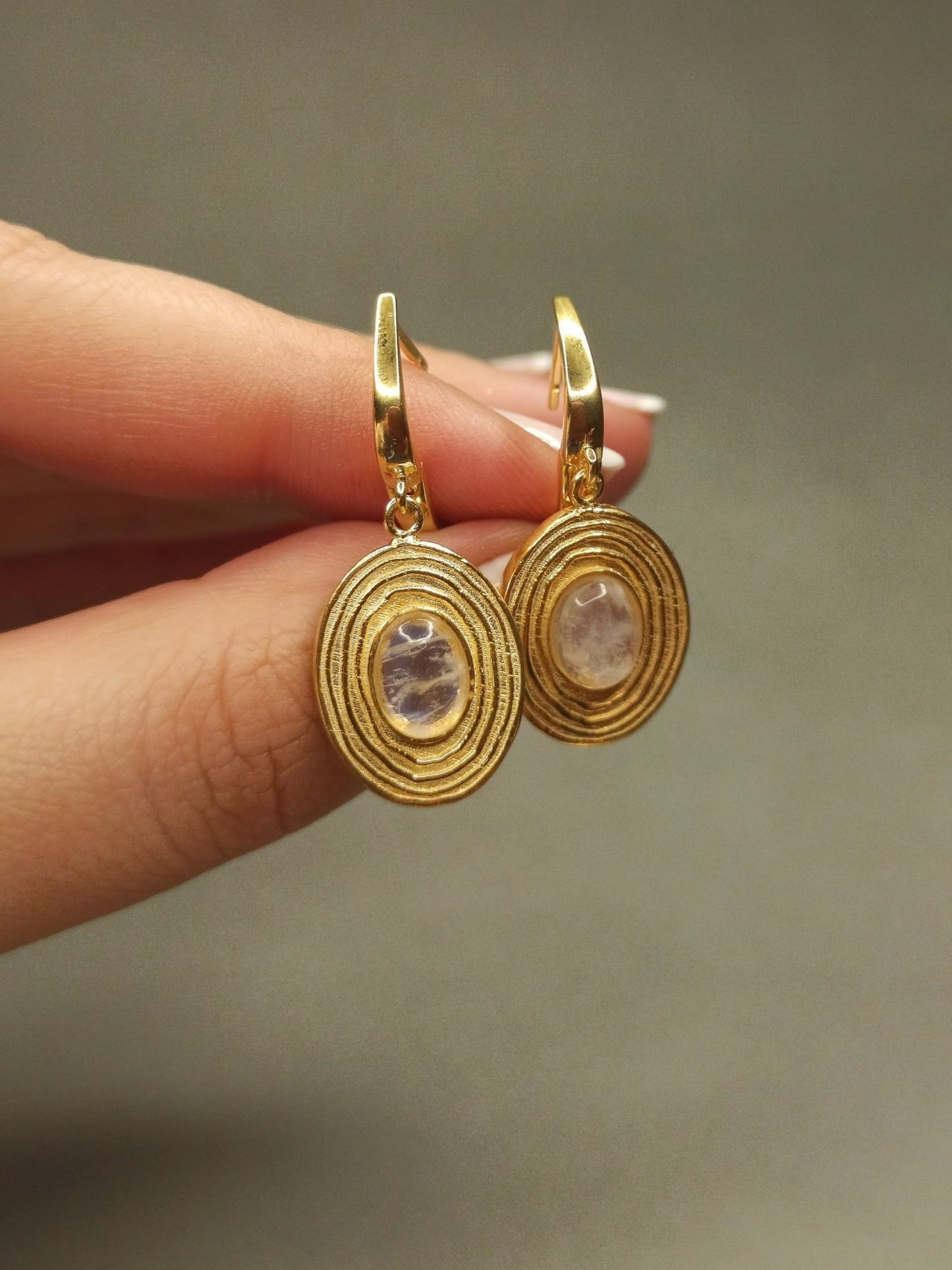 Doğal Ay Taşlı Oval Sallantılı Gümüş Küpe | BHCL Co.