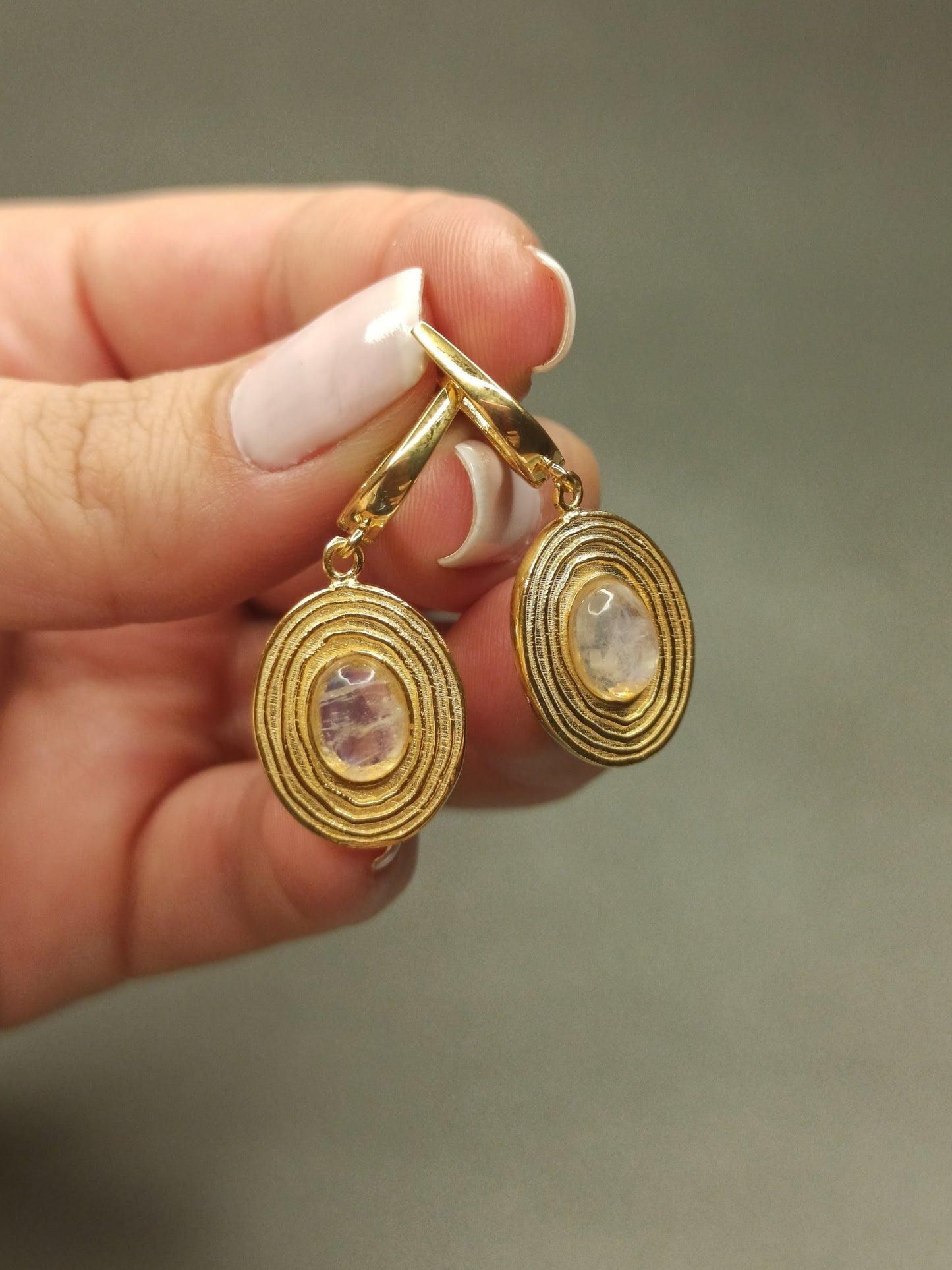 Doğal Ay Taşlı Oval Sallantılı Gümüş Küpe | BHCL Co.