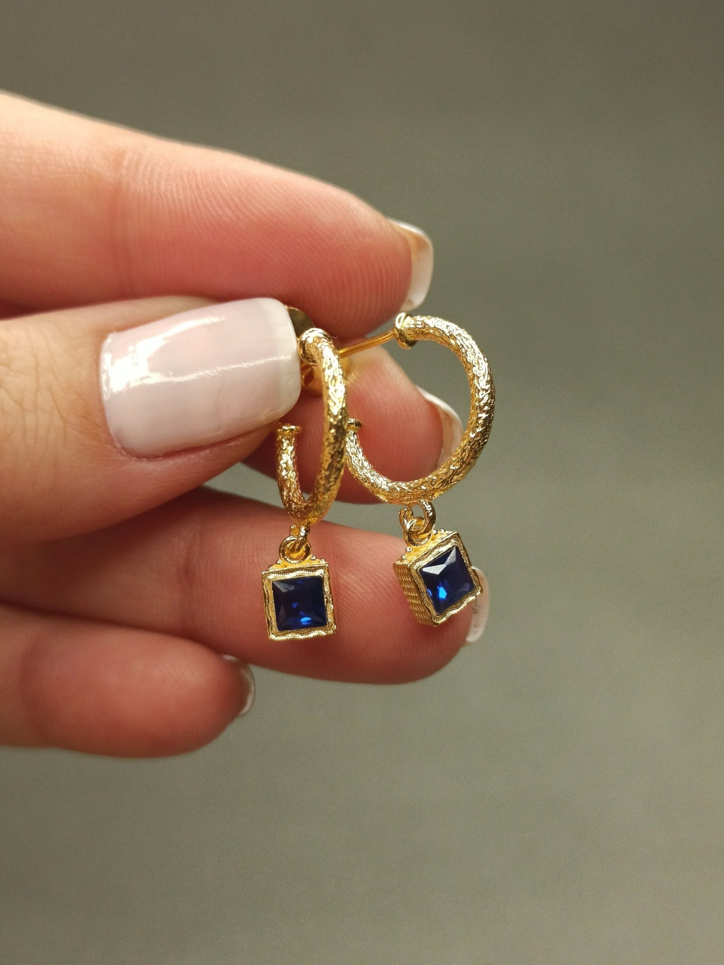 Kare Lacivert Taşlı Sallantılı Halka Küpe | BHCL Co.