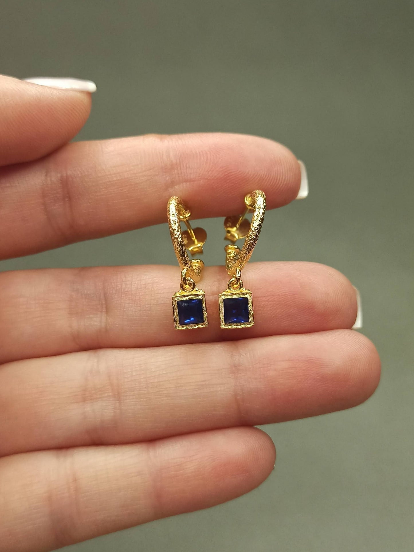 Kare Lacivert Taşlı Sallantılı Halka Küpe | BHCL Co.