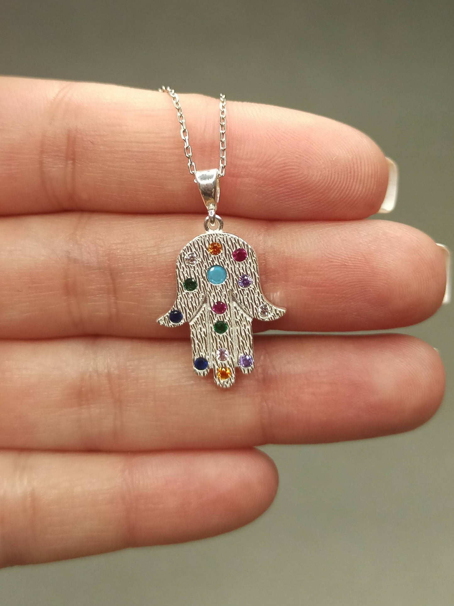 Gümüş Taşlı Fatma’nın Eli Kolyesi, Koruma ve Şans Sembolü