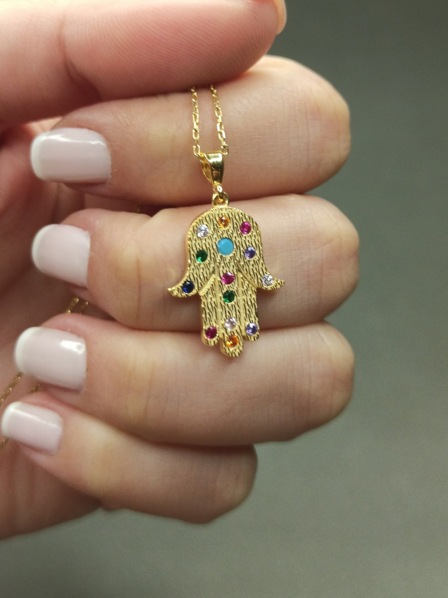 Gümüş Taşlı Fatma’nın Eli Kolyesi, Koruma ve Şans Sembolü