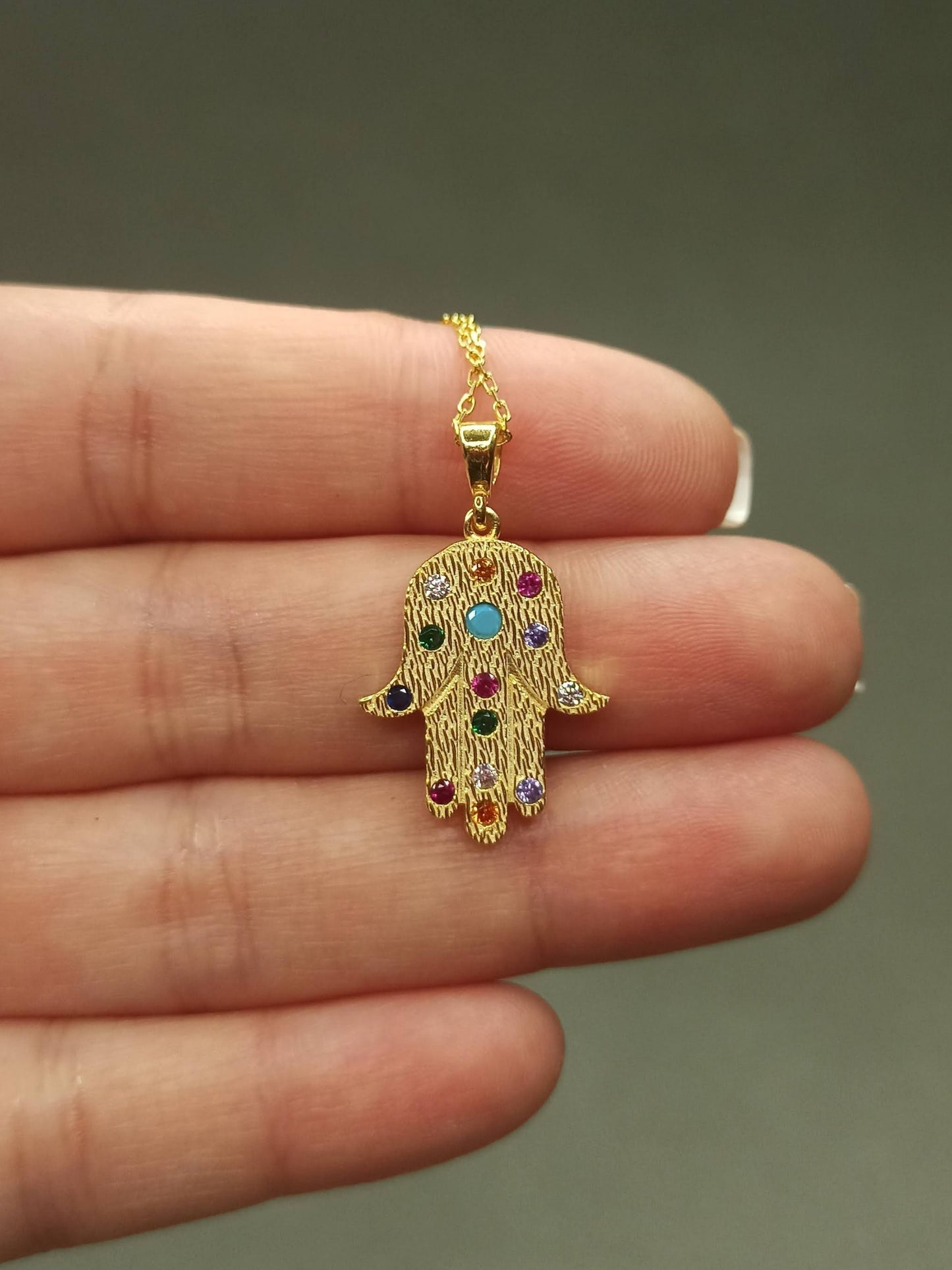 Gümüş Taşlı Fatma’nın Eli Kolyesi, Koruma ve Şans Sembolü