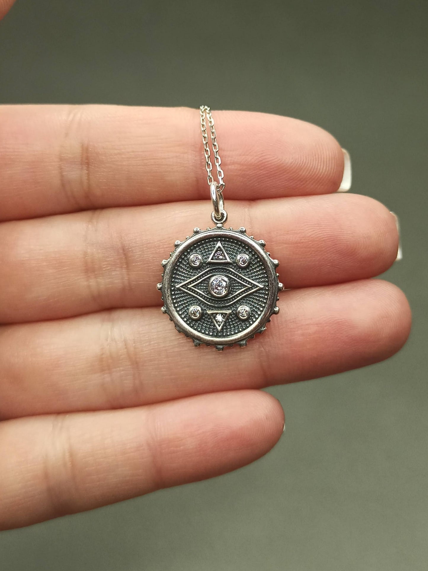 Gümüş Taşlı Göz Madalyon Kolye