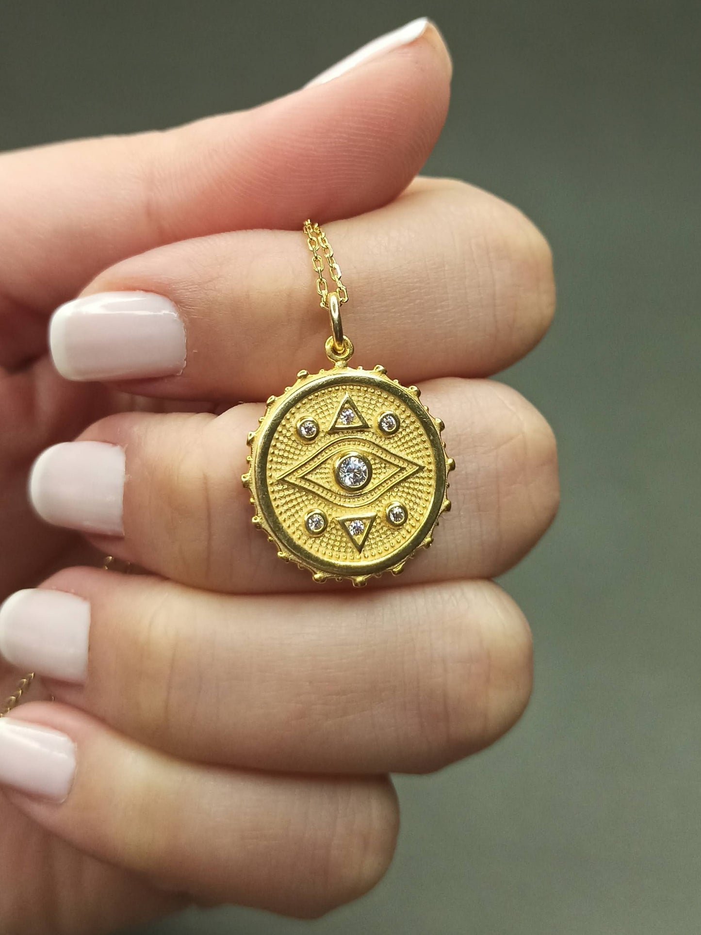 Gümüş Taşlı Göz Madalyon Kolye