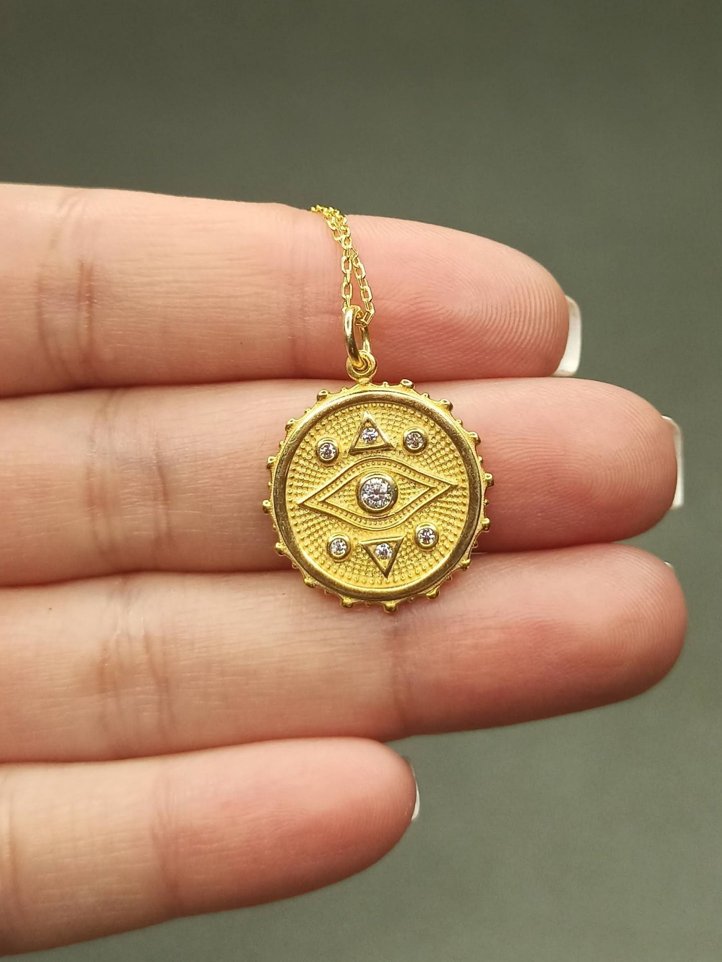 Gümüş Taşlı Göz Madalyon Kolye