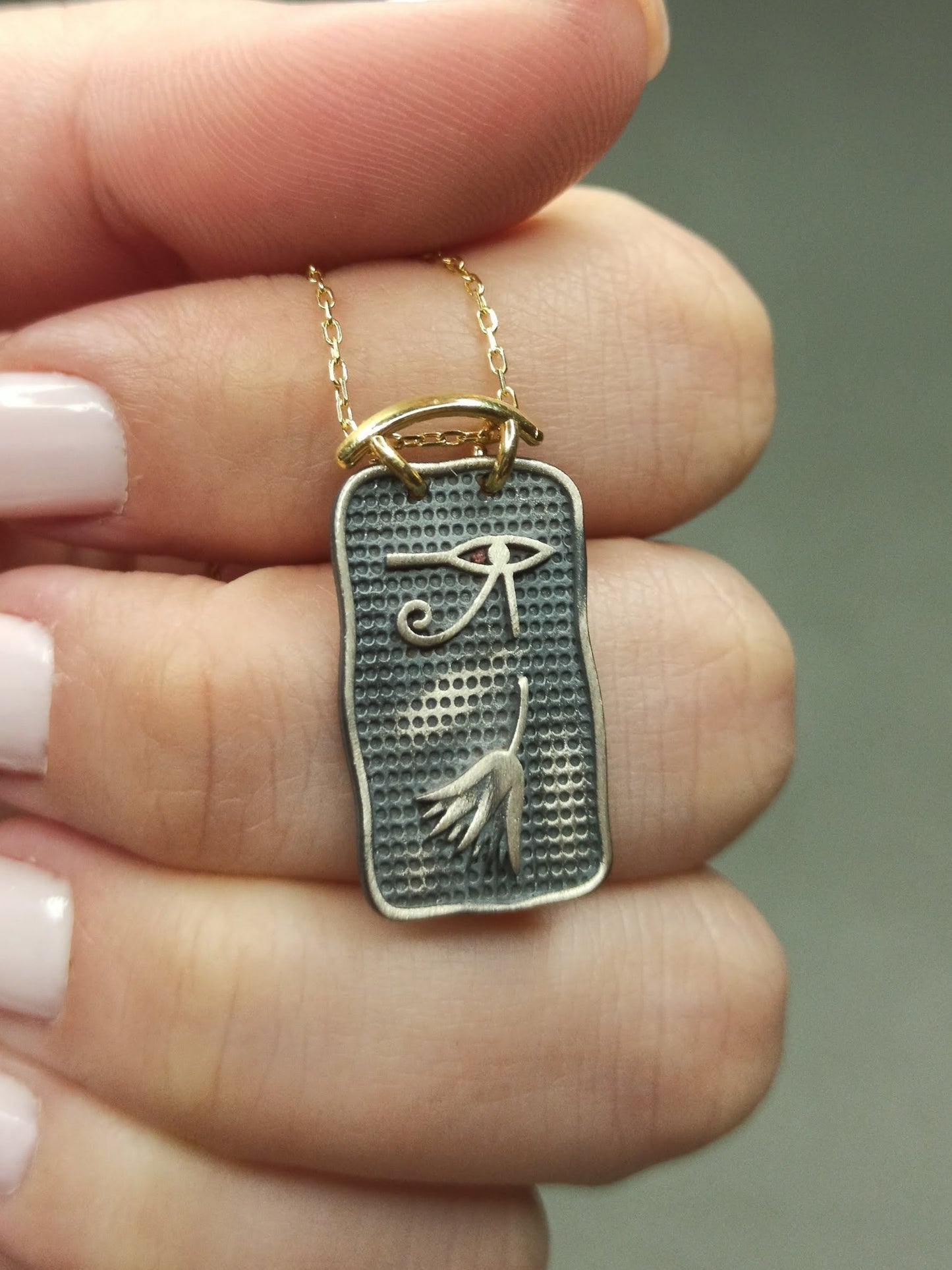 Antik Mısır Göz ve Lotus Madalyon Kolye